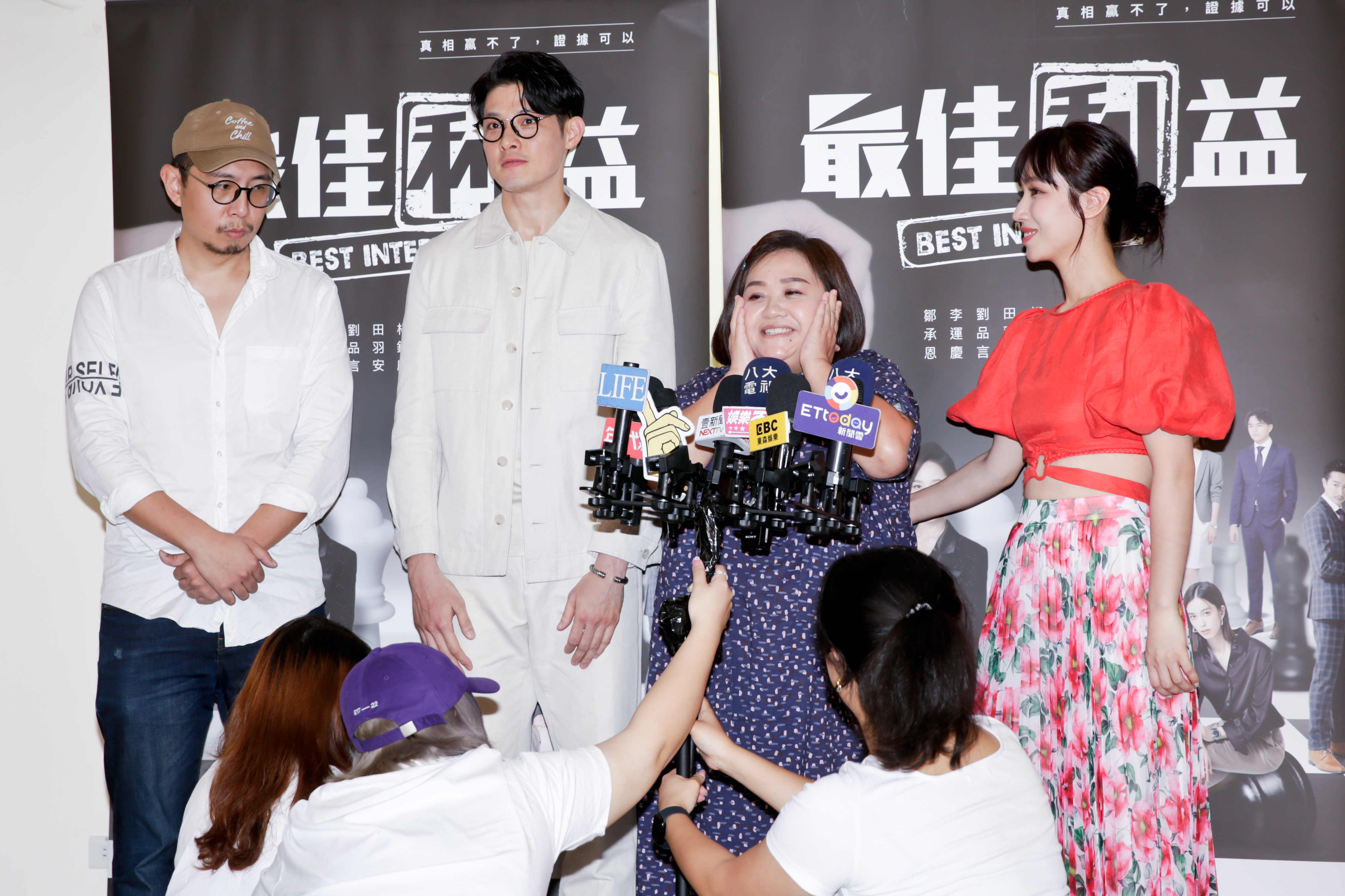 鍾欣凌被問到許傑輝上表演課引發學生不舒服一事略顯尷尬。