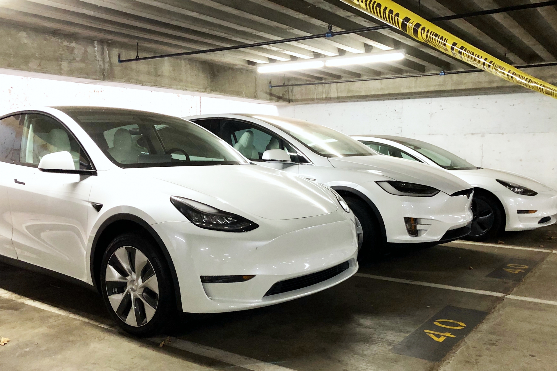 網友提醒靠牆的平面車位難進出,且沒有迴轉空間。(示意圖,photoAC)