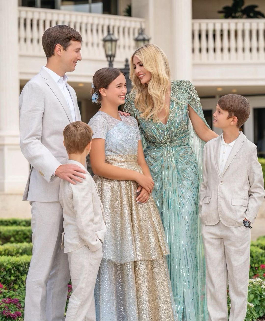 伊凡卡和夫婿庫許納,為女兒阿拉貝拉慶祝成年禮。(翻攝Ivanka Trump IG)