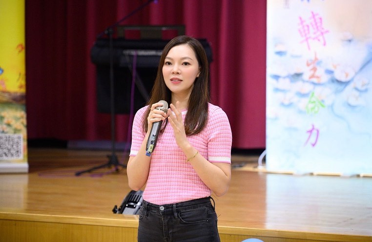 曾馨瑩參加何歡劇團「翻轉生命力」巡迴義演活動。（翻攝曾馨瑩IG）