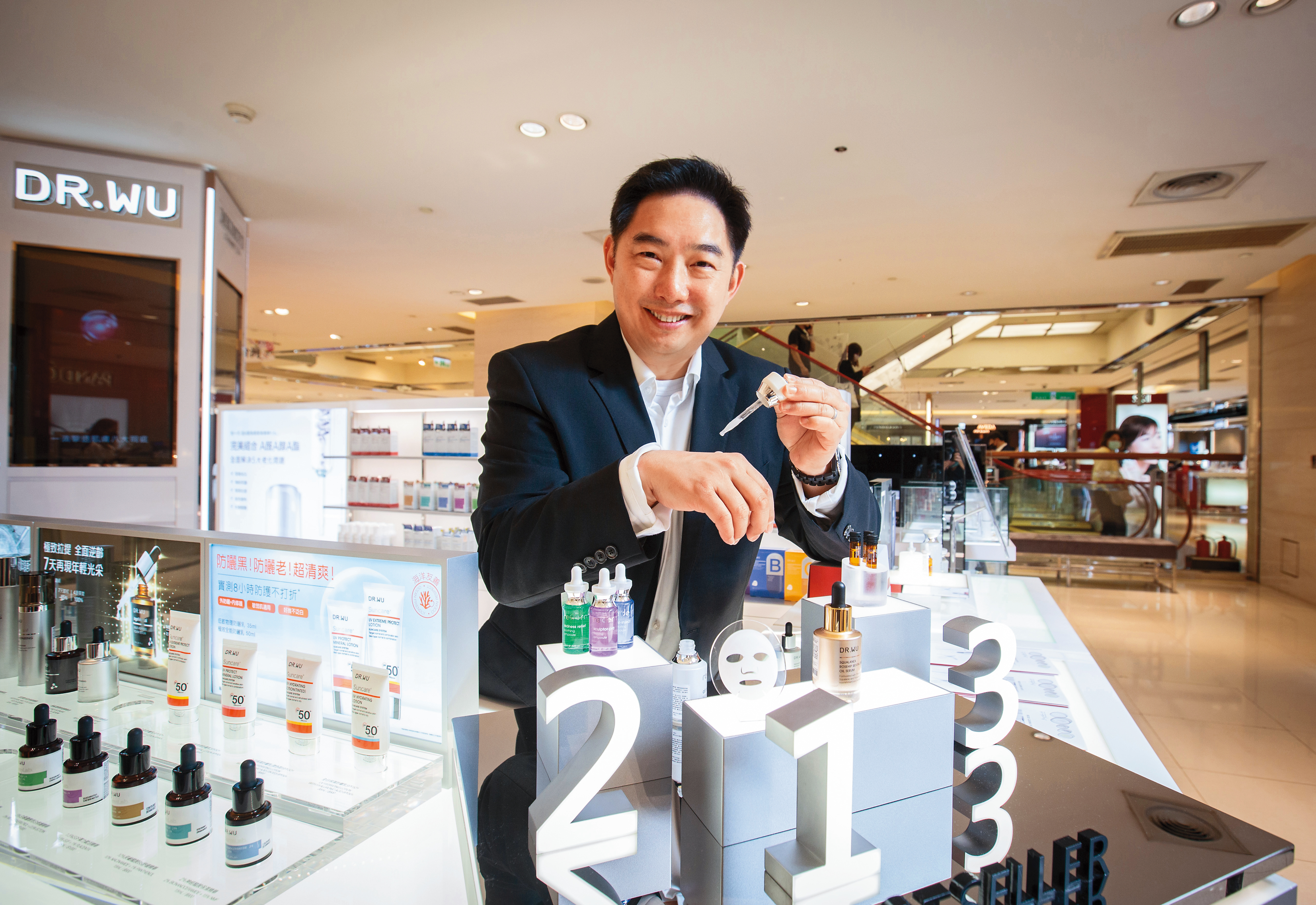 達爾膚生技董事長吳奕叡20年前創立DR.WU，現已是台灣開架式醫美保養品市占第一的品牌。