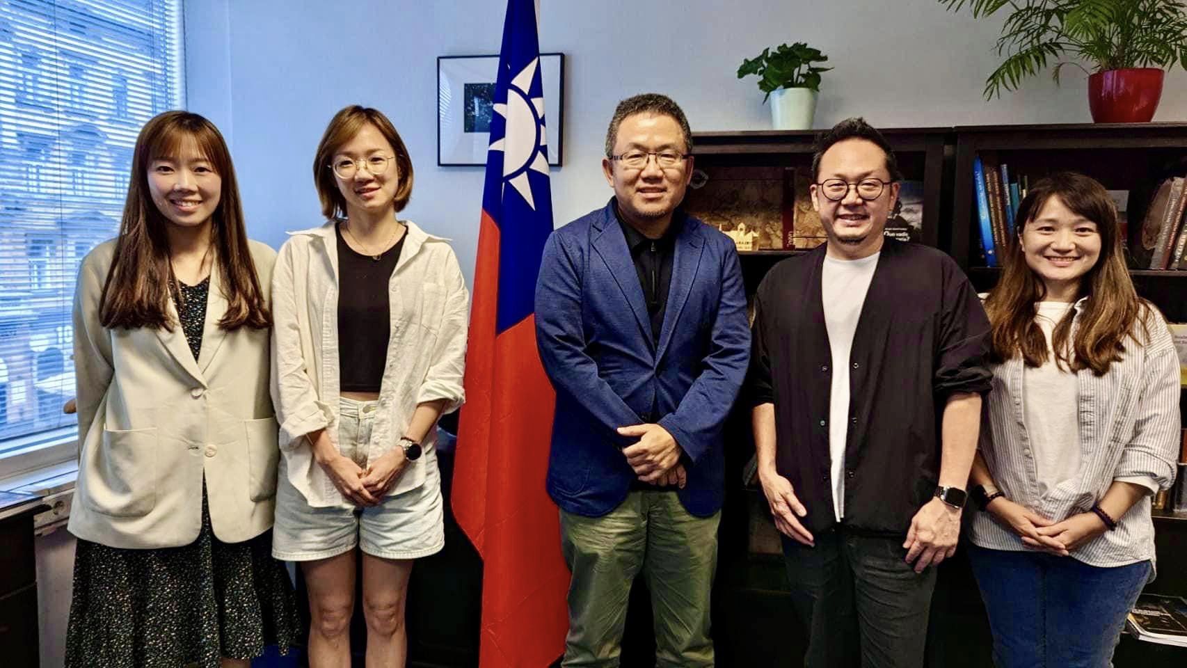 文化總會與紙風車團受邀於6月16日至21日舉辦「台灣歐趴 文化遶境」活動,工作團隊近日已抵達匈牙利暖身。(駐匈牙利台北代表處提供)