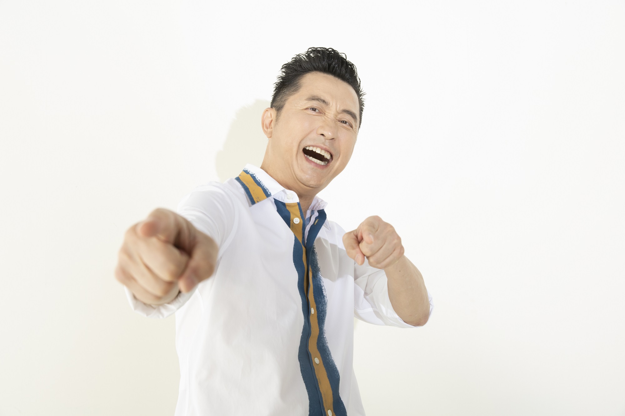 哈林對工作要求極高，在圈內有「難搞先生」「奇葩臉」封號。