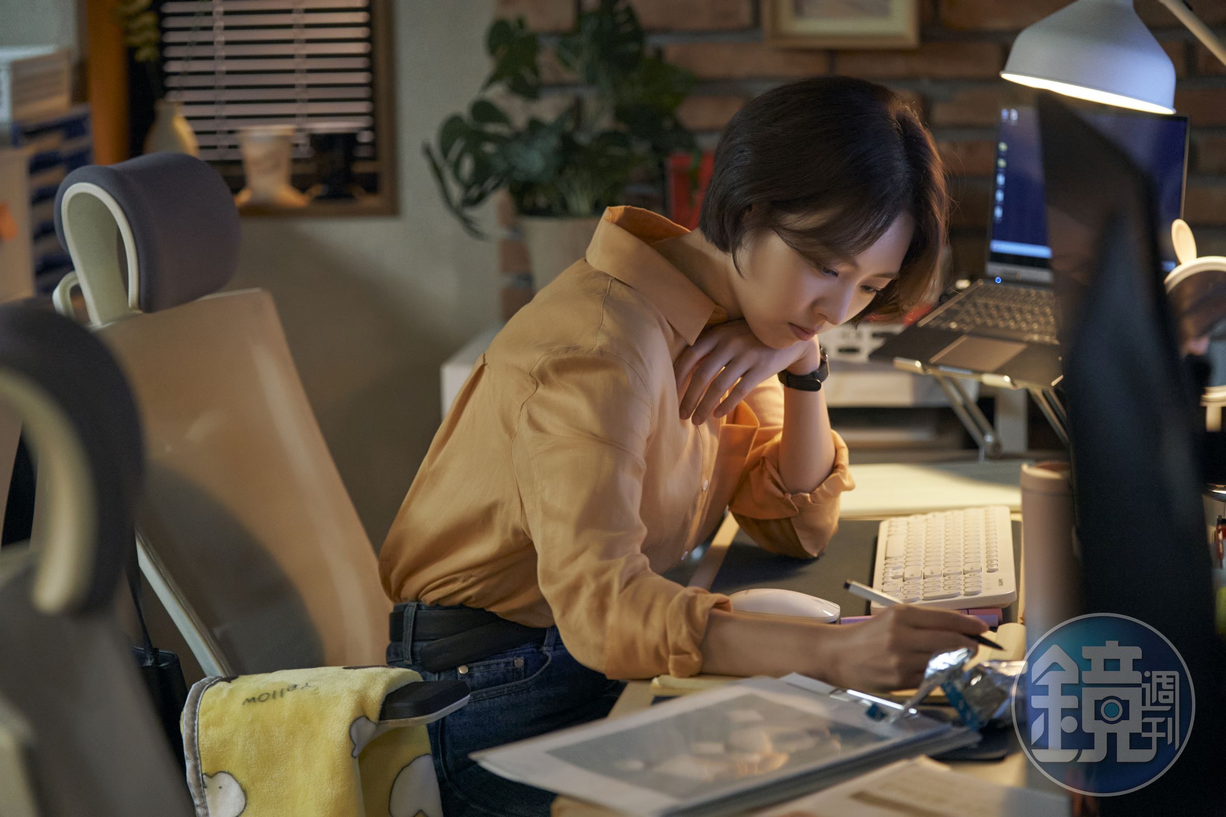 李沇熹主演Disney+原創韓劇《較量人生》，聽到身邊許多人看了劇感嘆：「上班真的很辛苦啊！」（Disney+提供）
