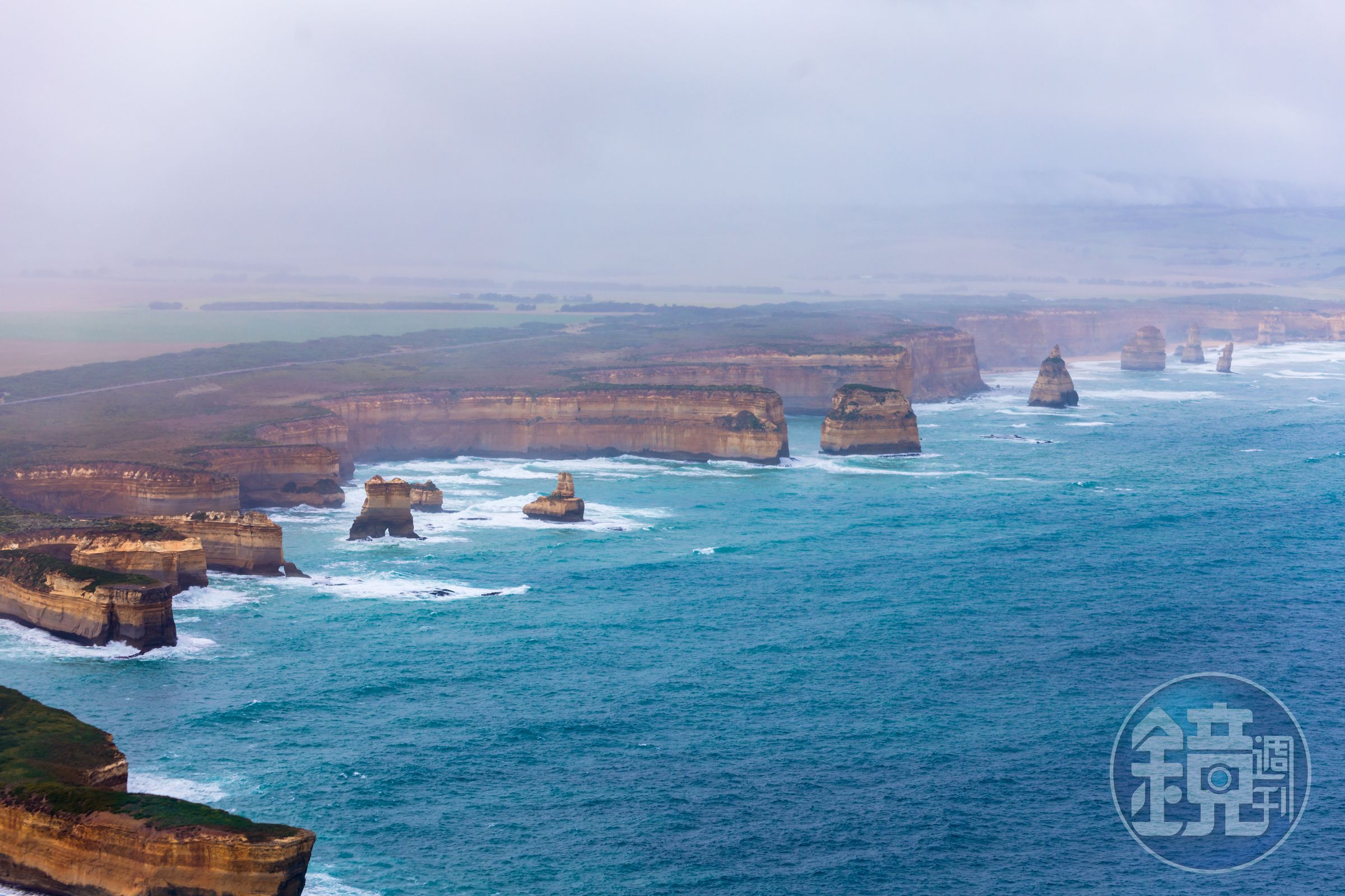 「十二門徒石」（The Twelve Apostles）為自然的石灰岩，已有千萬年歷史，如今只剩下珍貴的8顆。