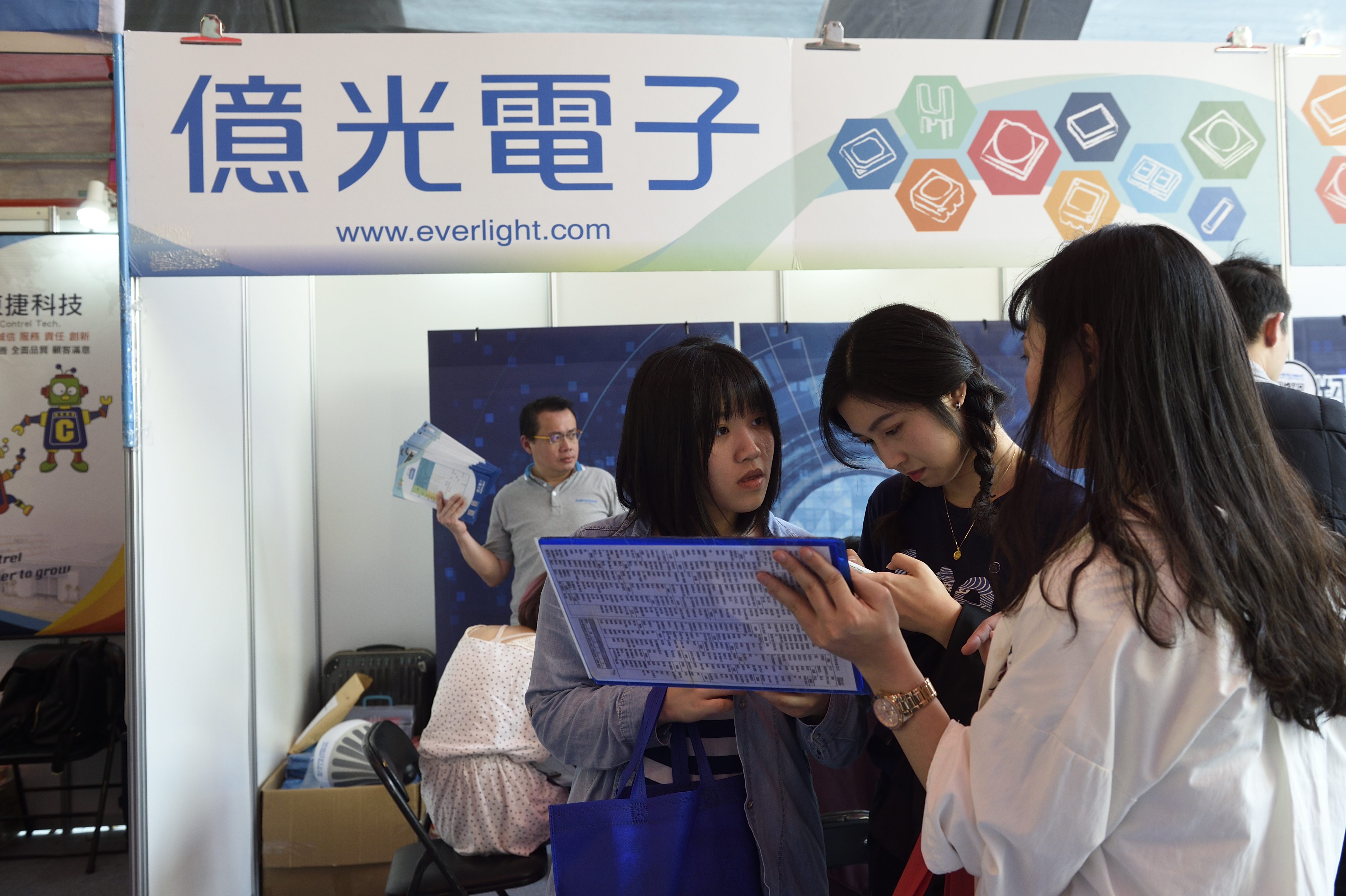 LED領導大廠億光電子工業股份有限公司，遭市場消息質疑濫訟。（示意圖，本刊資料照）