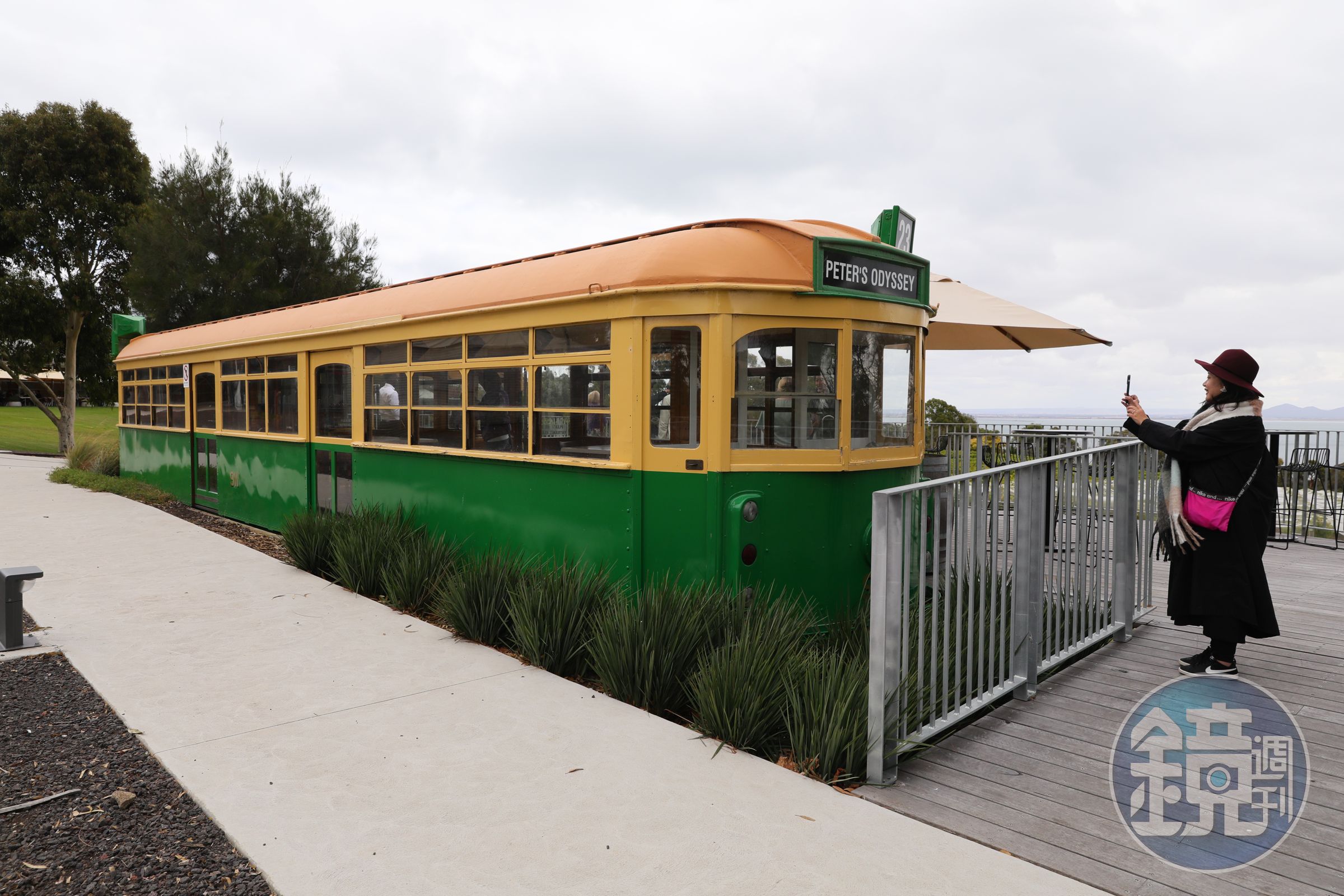 「Terindah Estate」內的特色酒吧「'PETER'S ODYSSEY' TRAM BAR」正對Corio Bay海景與You Yangs自然景觀。