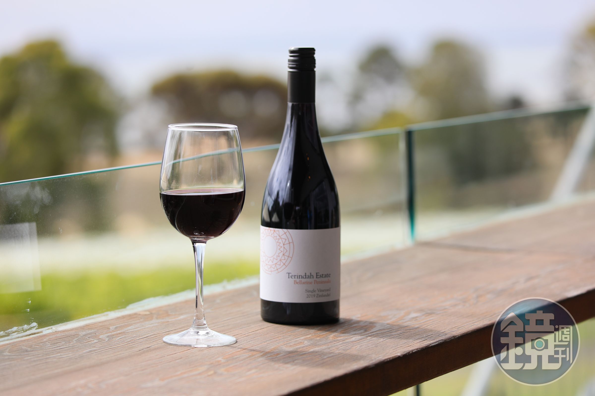 紫羅蘭色調的「2019 Terindah Estate Zinfandel」帶有黑醋栗與李子香氣，細膩的單寧順滑好入口。（澳幣14元／杯，約NT$293）