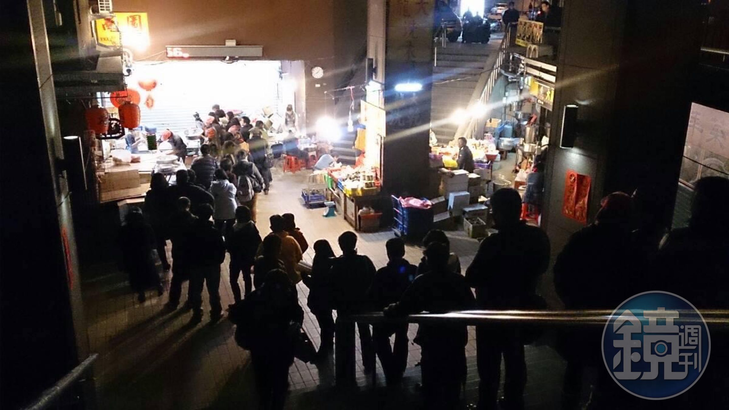 在舊南門市場時，南園端午節前十天24小時不打烊，半夜仍大排長龍。（南園提供）
