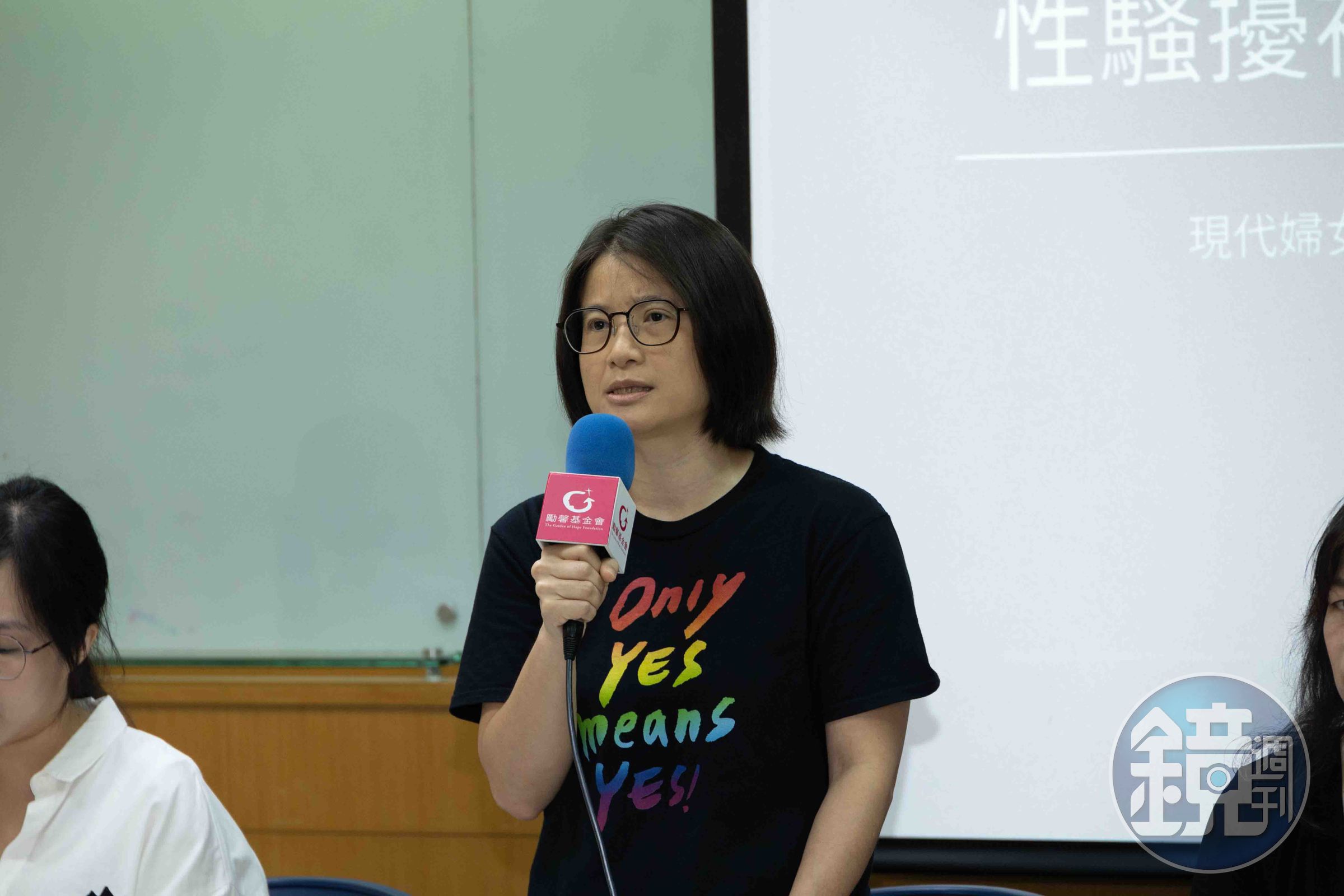 現代婦女基金會執行祕書吳姿瑩表示,遭性騷的被害人往往受困在事件中、加害人可能持續施以威脅恐嚇、知情者默不作聲。要讓被害者願意現身,有機會被接住,就需要更多人與他們同行。(現代婦女基金會提供)