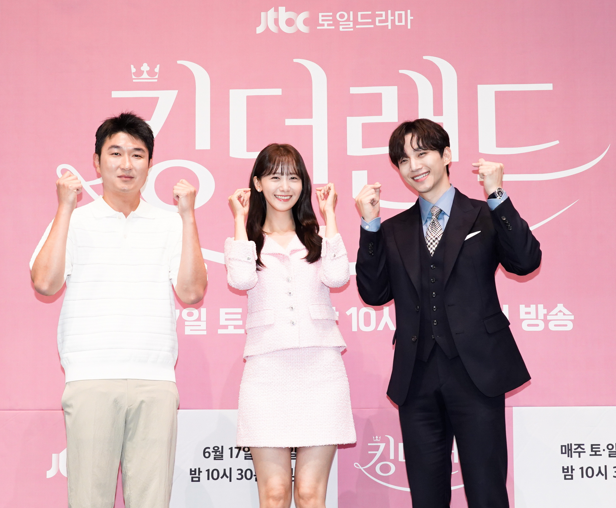 導演林賢旭非常滿意潤娥和俊昊演出《歡迎來到王之國》。(Netflix提供)