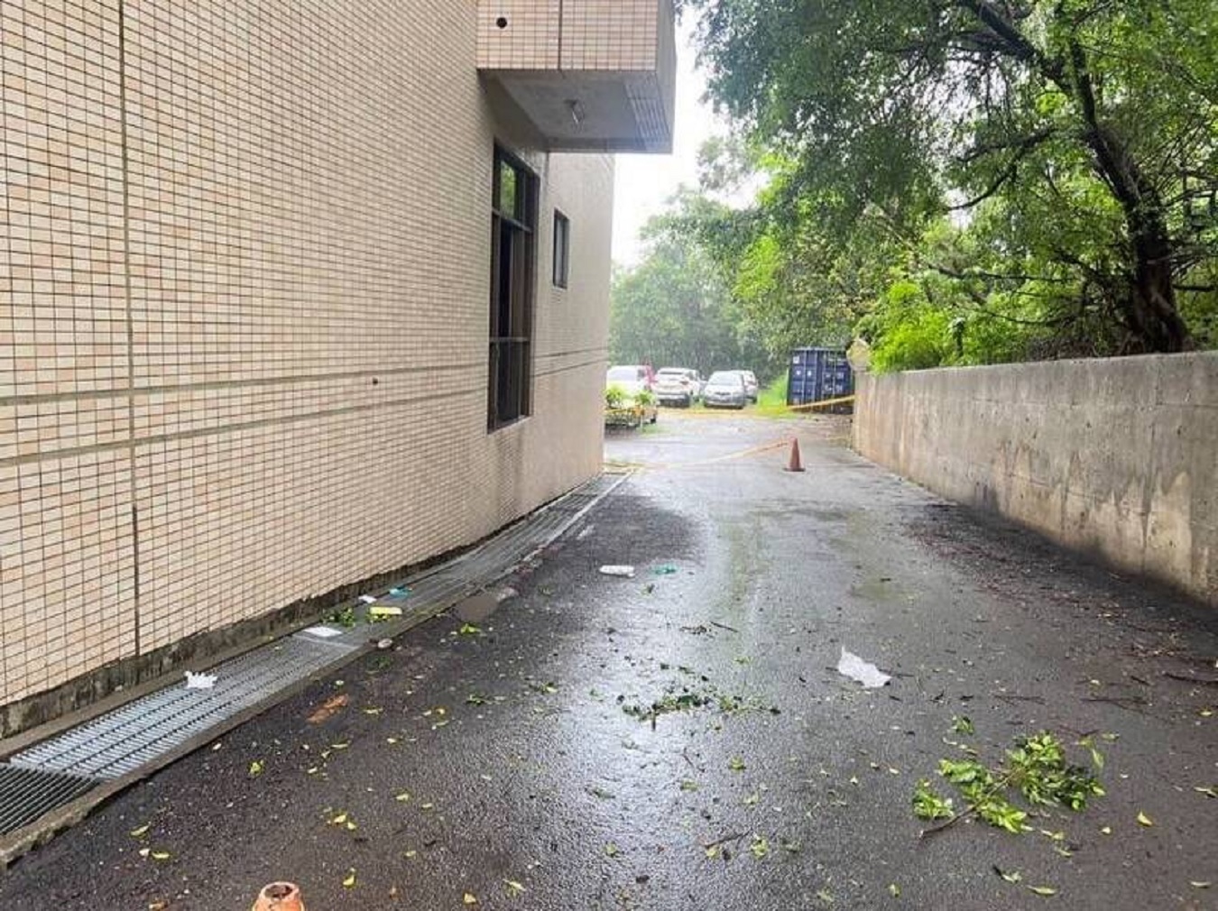 高雄某科大今發生2名女學生墜樓身亡。（翻攝畫面）