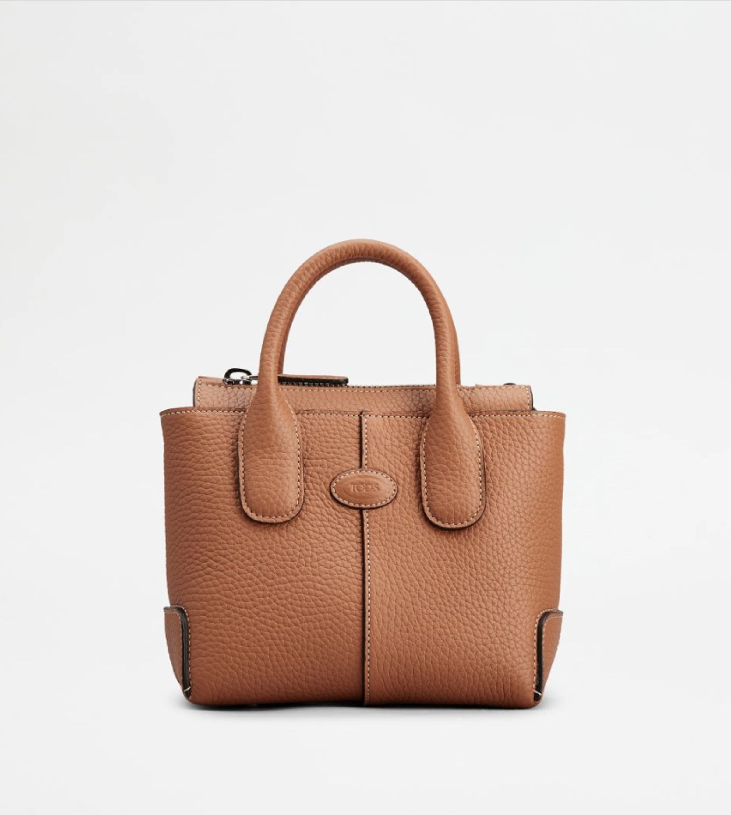 TOD'S駝色迷你Di Bag。NT83,000(迪生提供)