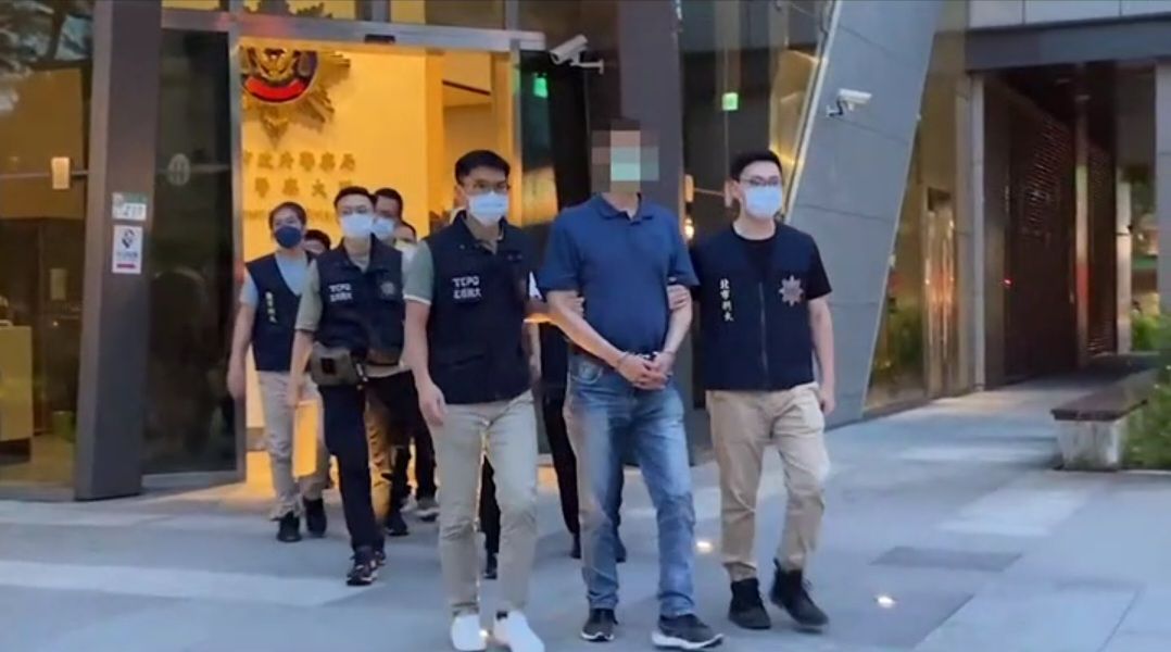 警方查出潘男是砸店案幕後主使者,昨日將他及共犯逮捕送辦。(翻攝畫面)