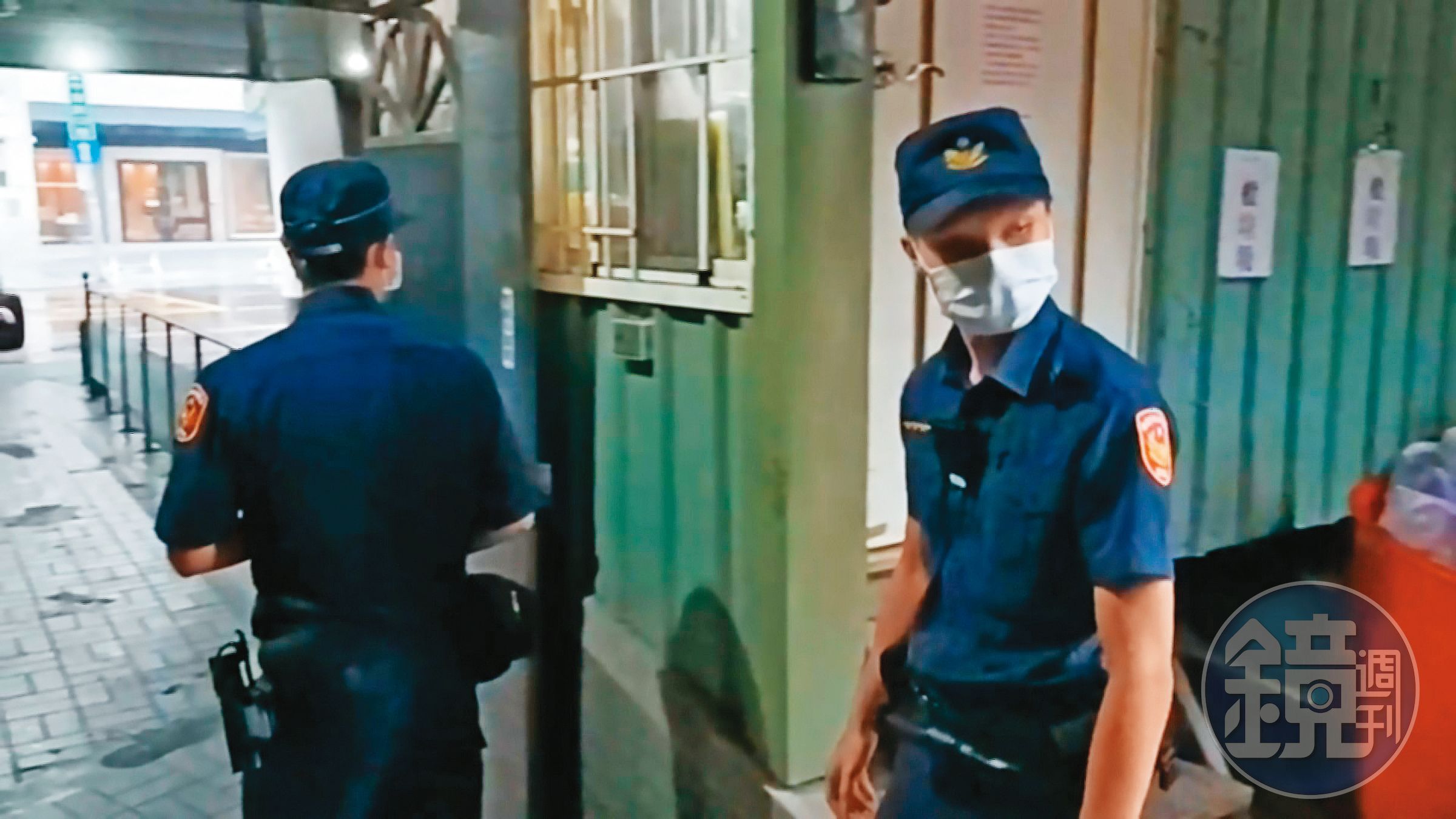 得知有人在出租套房內遭槍殺,警方立即趕至現場調查。(東森新聞提供)