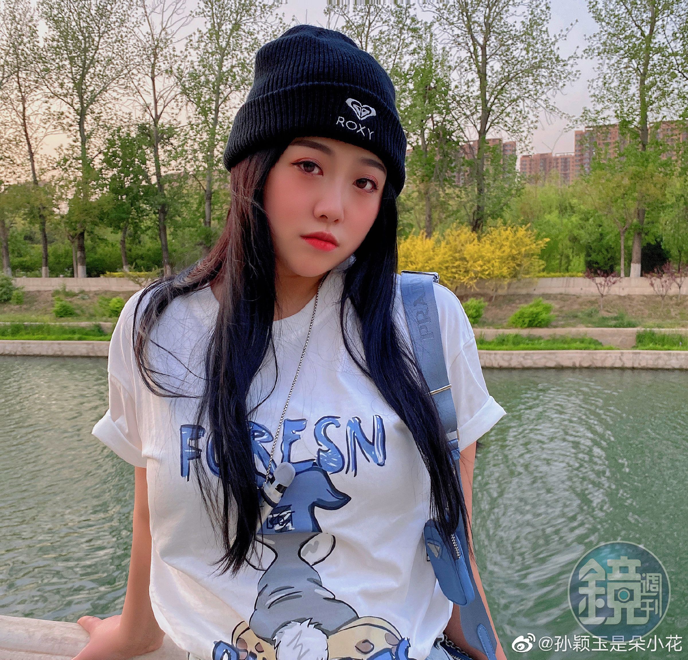 身材較圓潤的孫穎玉接力證實許傑輝曾對他的身材進行言語攻擊，還曾眼見女演員在表演課脫上衣，咬許傑輝下唇。（孫穎玉微博）