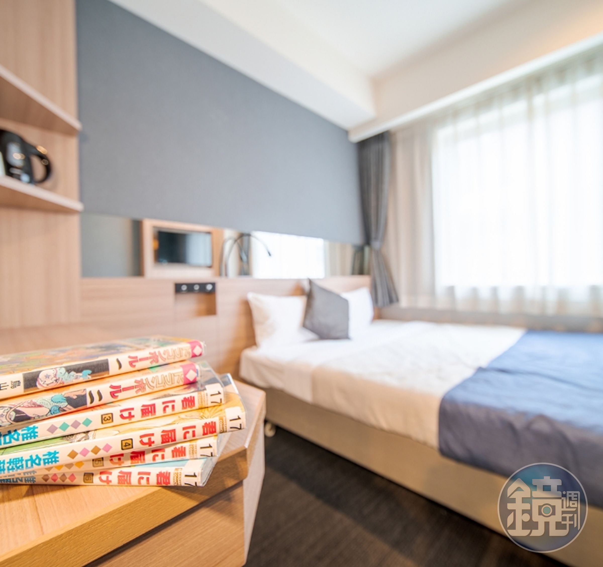 住客可借閱漫畫至客房慢慢翻閱，圖為「大阪心齋橋Comic & Books昆特莎飯店」。（科爾飯店管理集團提供）