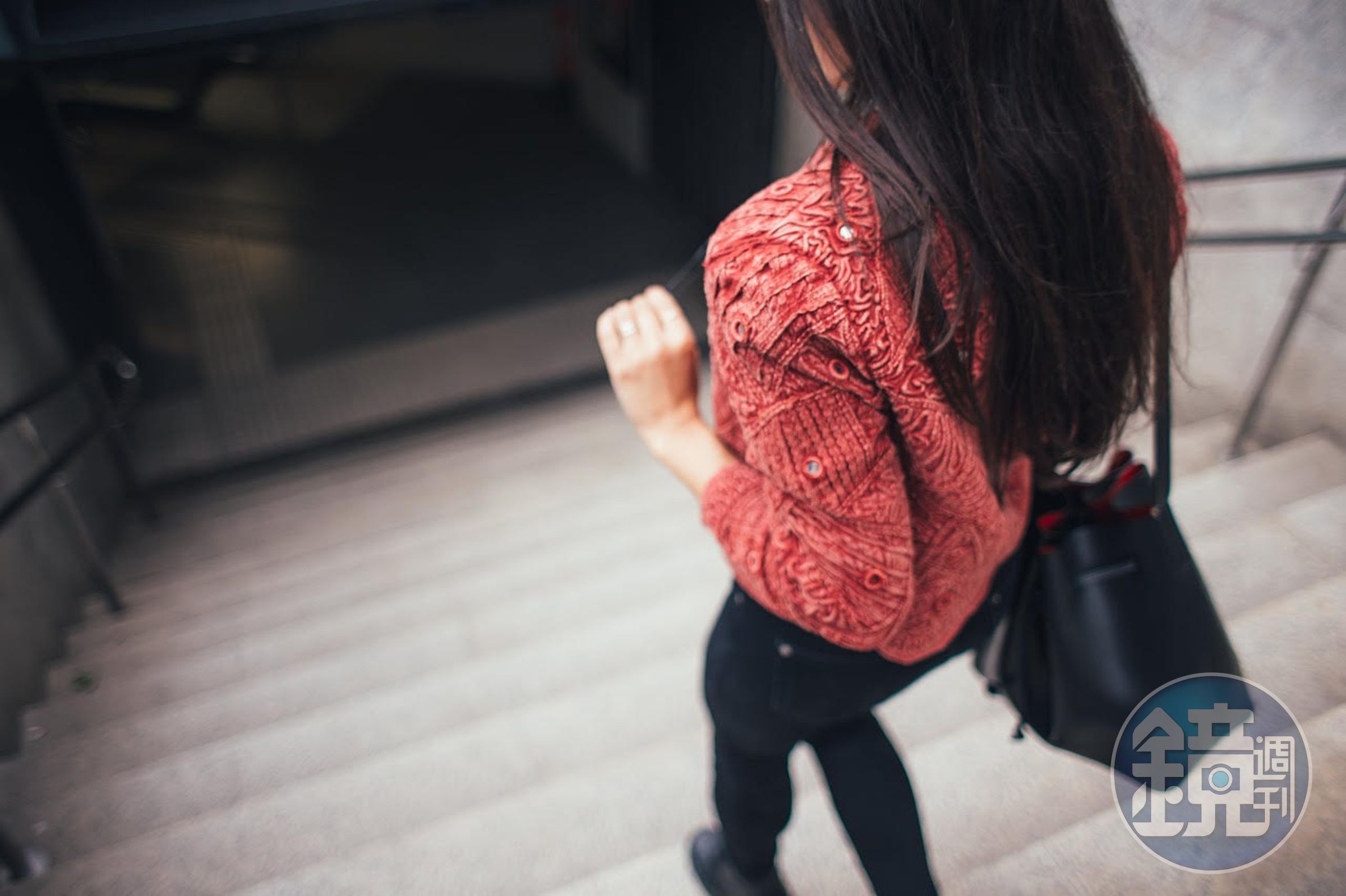中國四川一名女子抱怨鄰居常趁她走出家門時，用奇怪姿勢偷窺她。（示意圖，Pixabay）