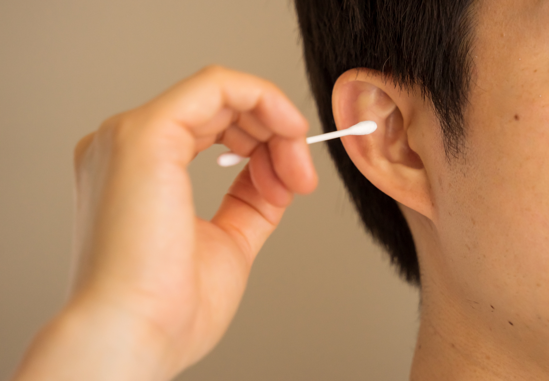 新加坡網紅醫生山姆醫生提醒民眾如果遇到蟲子入侵耳朵，建議就醫聽取專業意見，不要自行用器具挖出。（示意圖，photoAC）