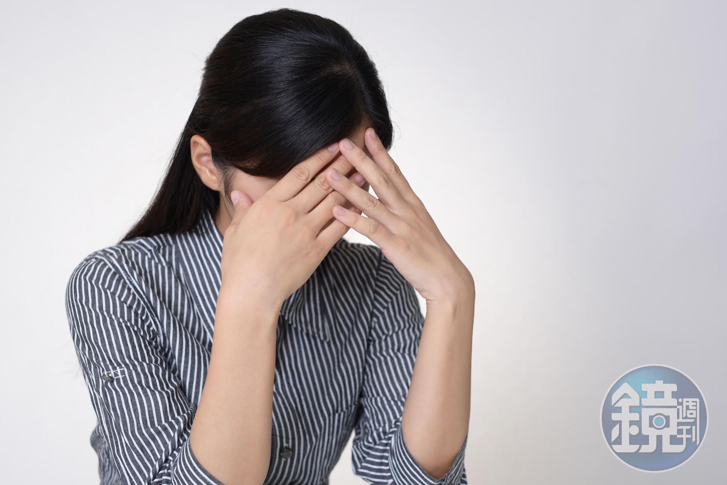 一名人妻好心幫手骨折的公公洗澡，沒想到卻被婆婆造謠扭曲成她與公公不倫，感到十分委屈。（示意圖，photoAC）