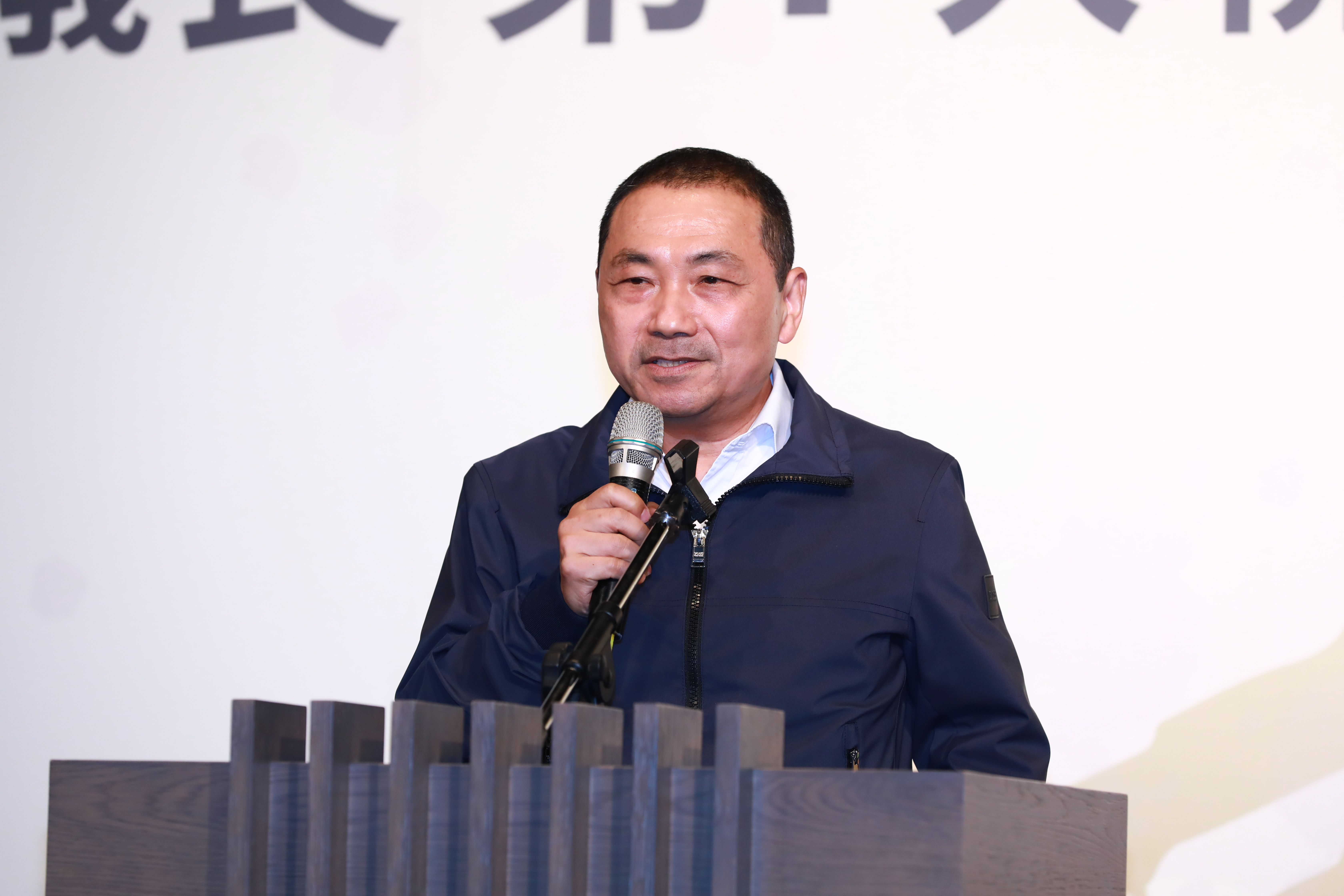 新北市長侯友宜強調「非普篩」，新北市府也砲轟柯文哲與其子弟兵「是邏輯錯亂」。（本刊資料照）