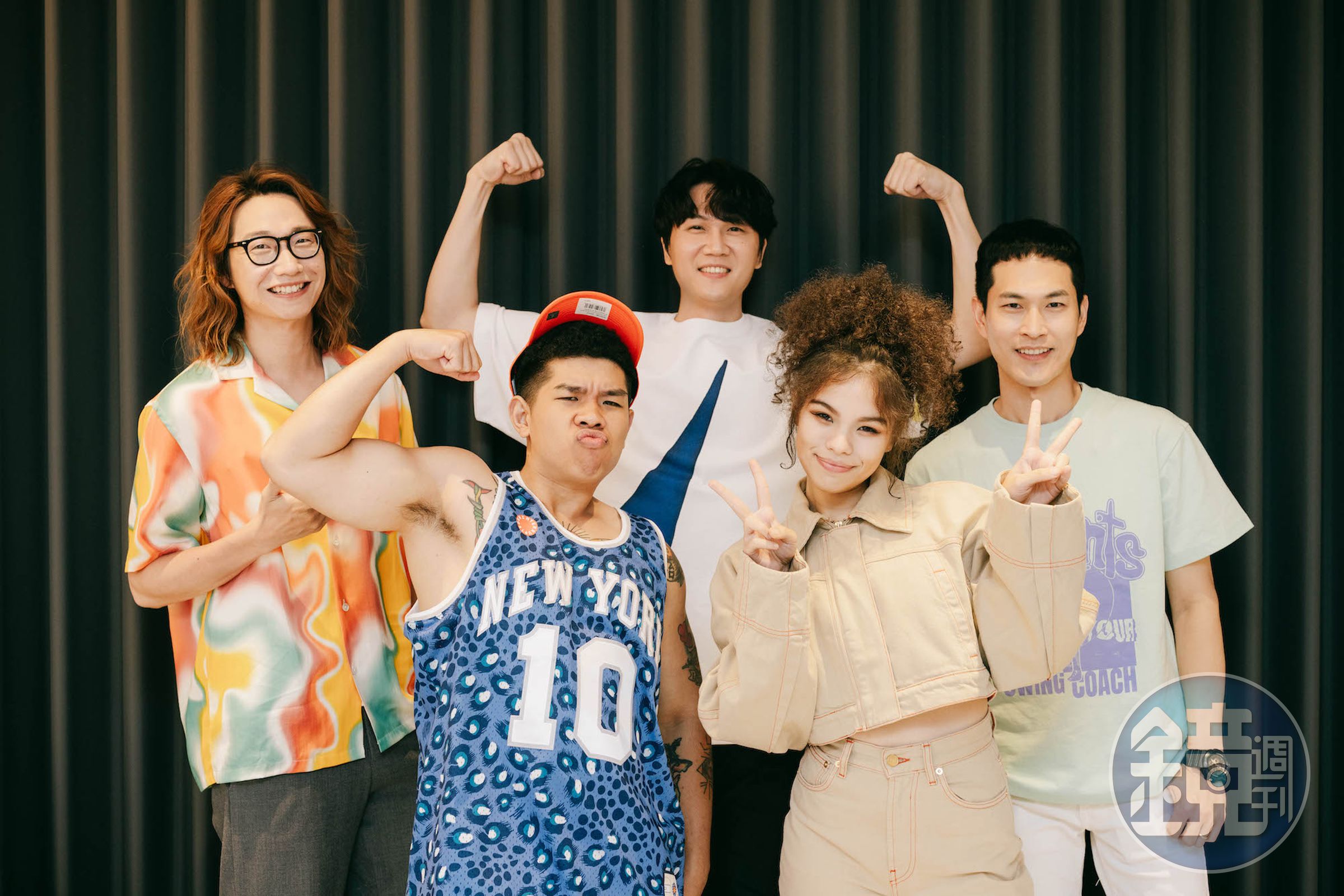宇宙人在《2023 夏季巡迴演唱會》台北首場邀比杰和Majin（前右）演出。（相信音樂提供）