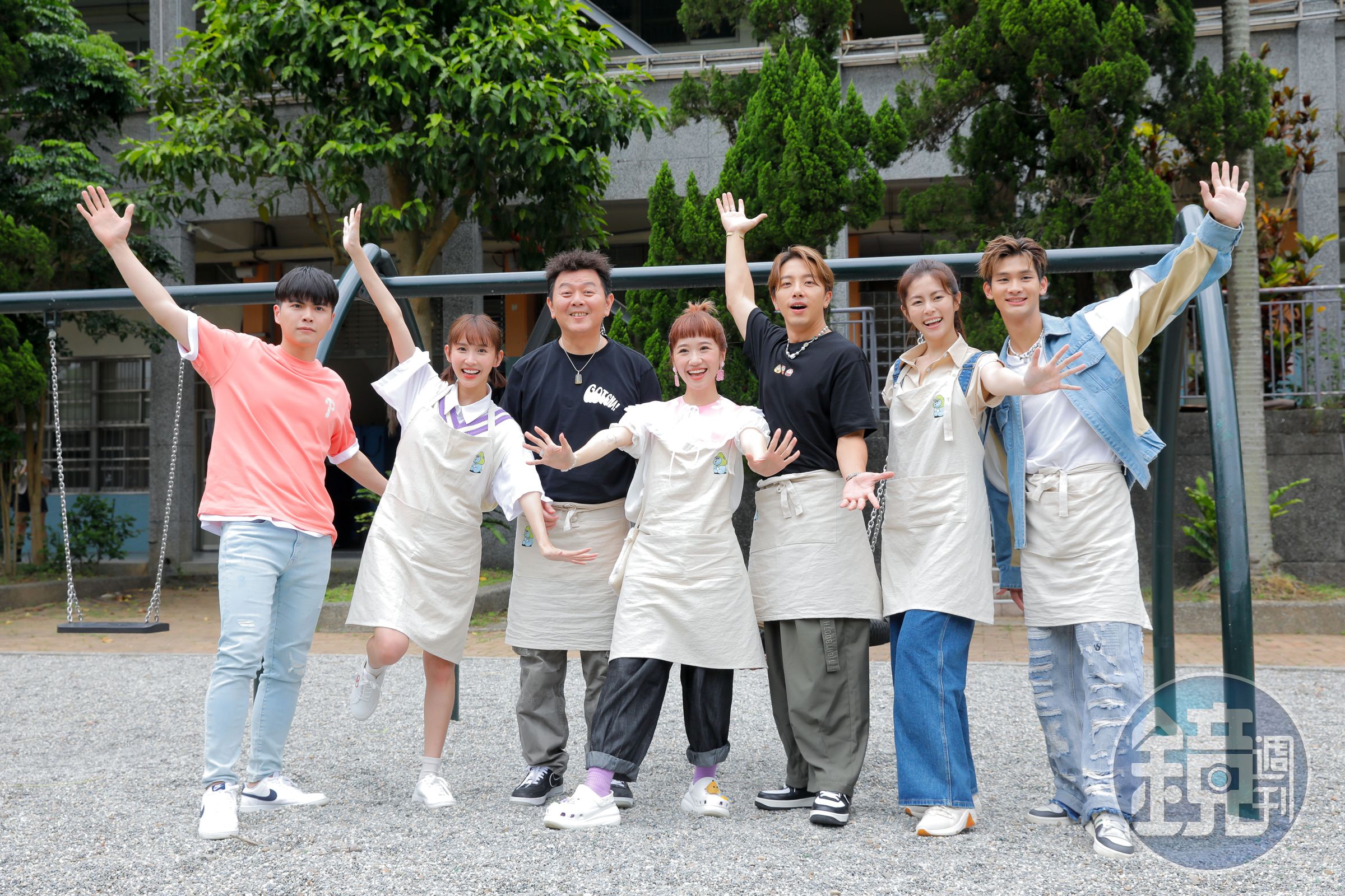 陳俊仰(左起)、粿粿、庹宗康、Lulu、坤達、任容萱、夏浦洋出席《山裡來了熊孩子》開鏡記者會。