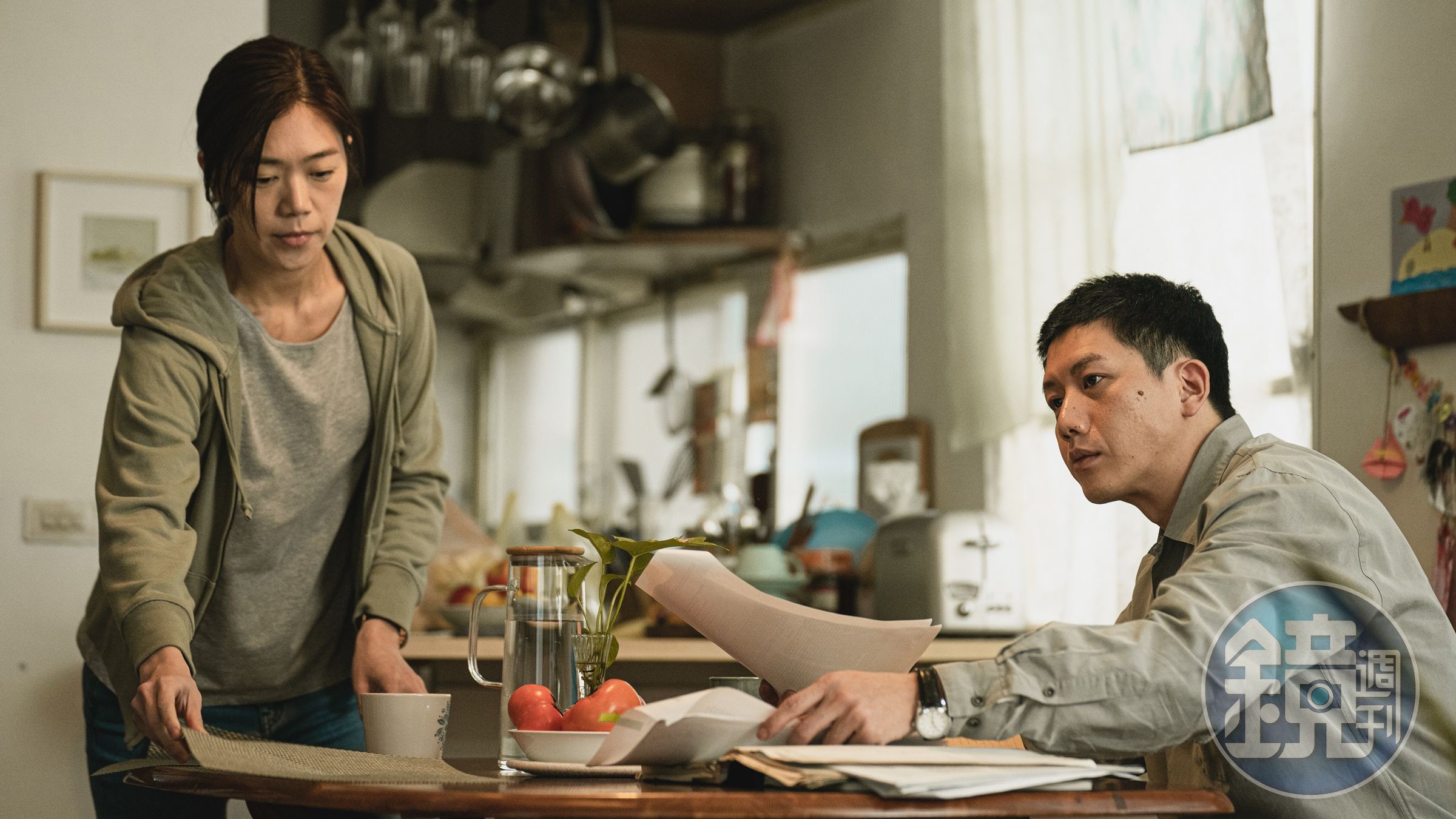 在電影《溟溟》中，鄧九雲與莫子儀飾演一對貌合神離的夫妻。（華映提供）