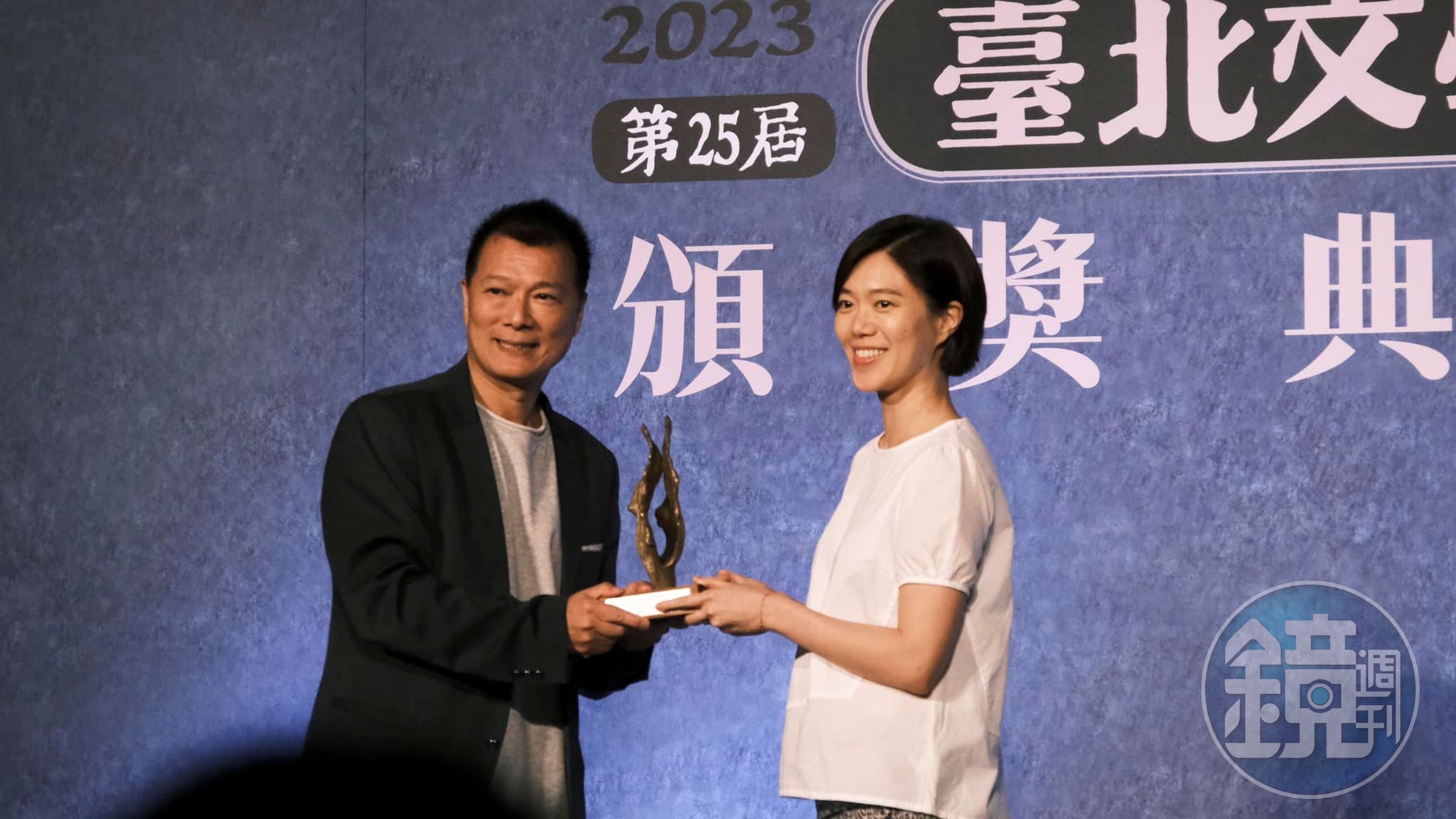 鄧九雲以書寫女演員成長之路的小說《女二》拿下今年台北文學獎最大獎「台北文學年金」。（翻攝自鄧九雲臉書）