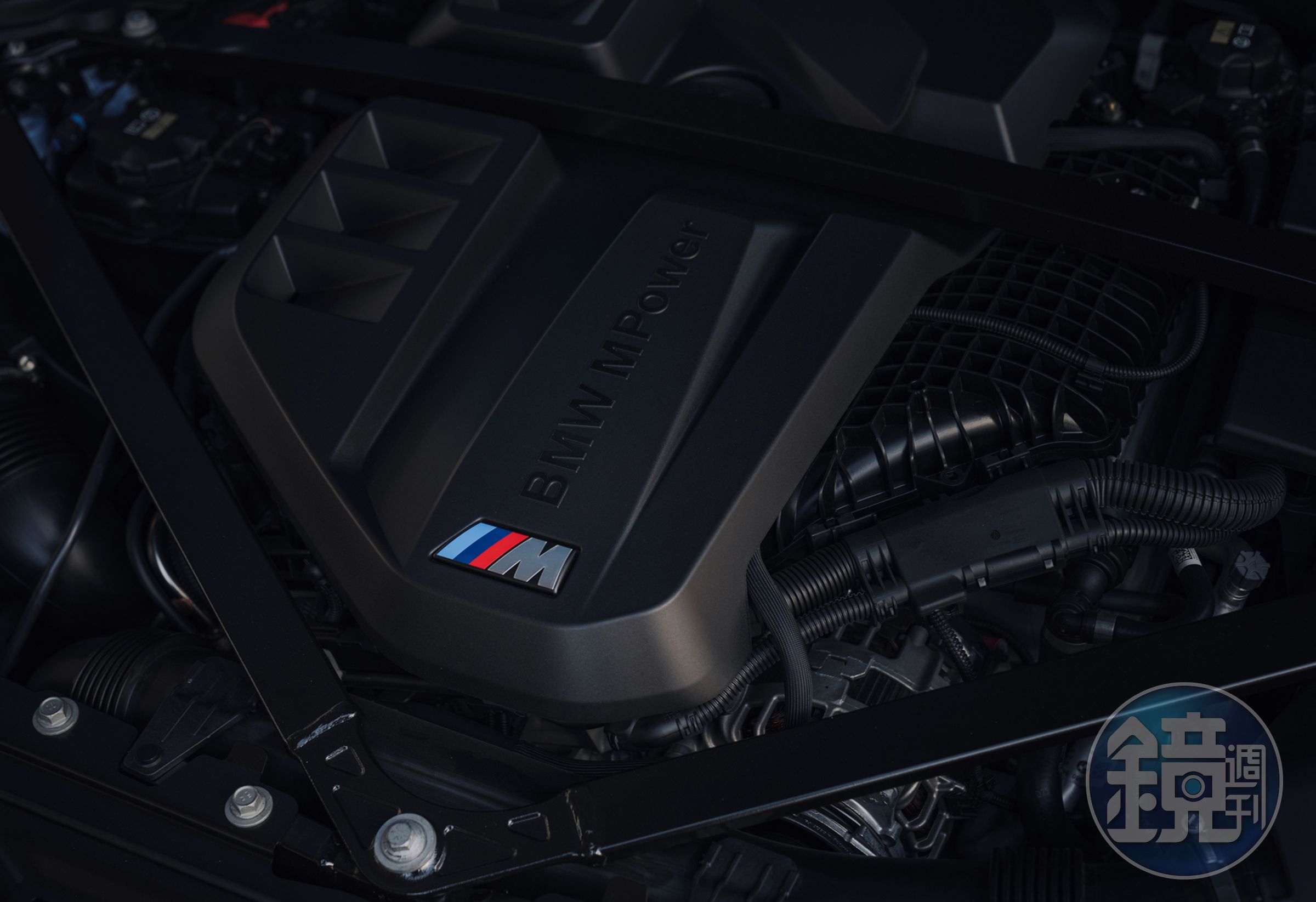 全新世代BMW M2搭載3.0升 M TwinPower Turbo直列六缸引擎，最大馬力高達460德制馬力，最大扭力550牛頓米，零百加速僅需4.1秒即可完成。