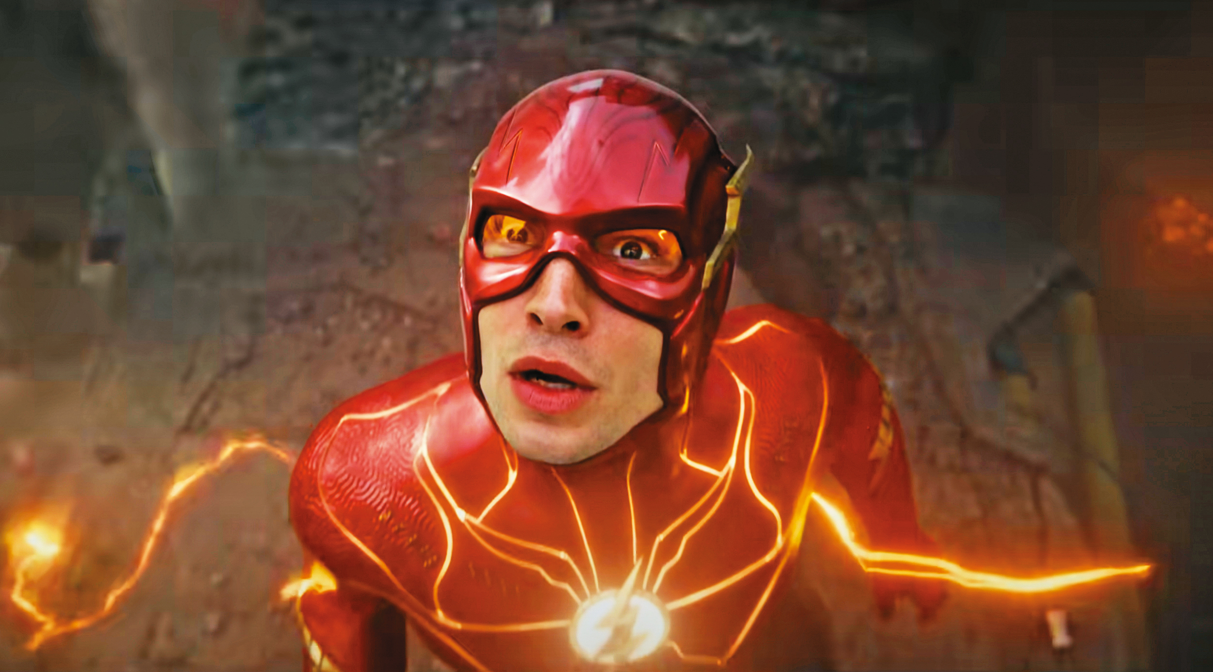 《閃電俠》表面是超英片熟悉的的元素與套路，但伊薩米勒一人分飾兩角表現高於預期，賦予了角色靈魂。（翻攝自imdb）