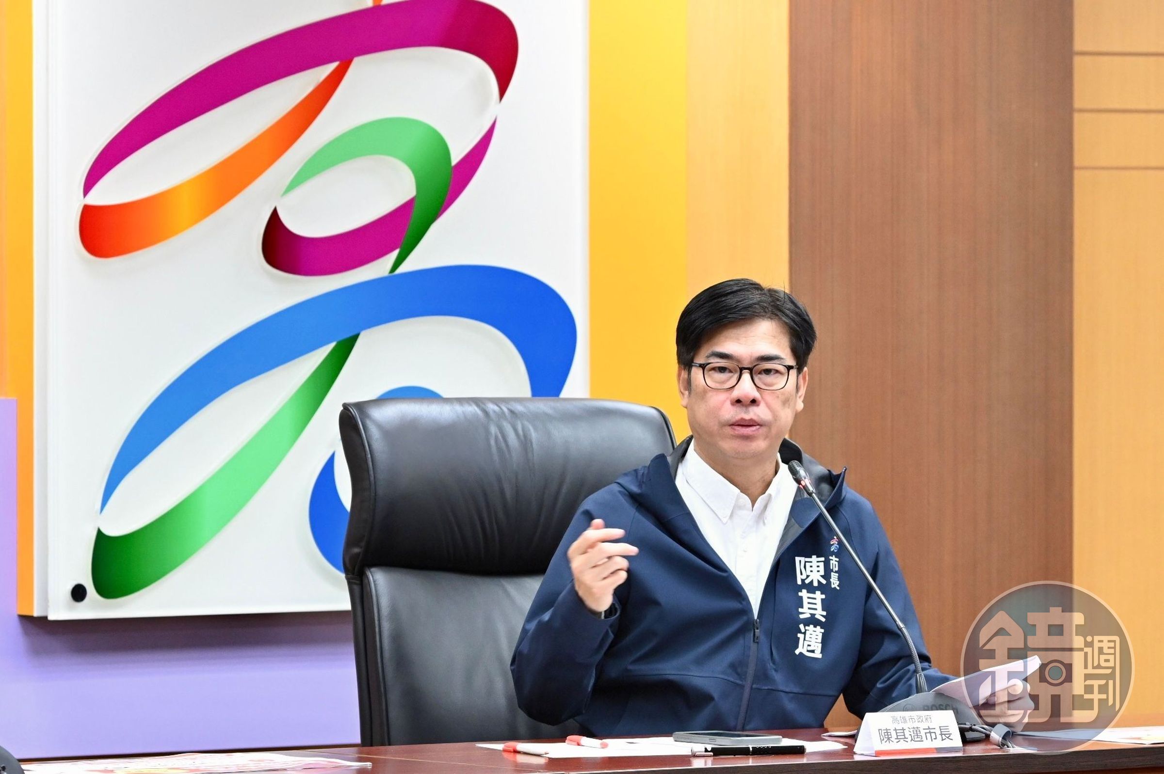 高雄市長陳其邁今召開記者會，說明查獲4醫師違規使用苯巴比妥，並勒令停業、罰鍰。（高市府提供）