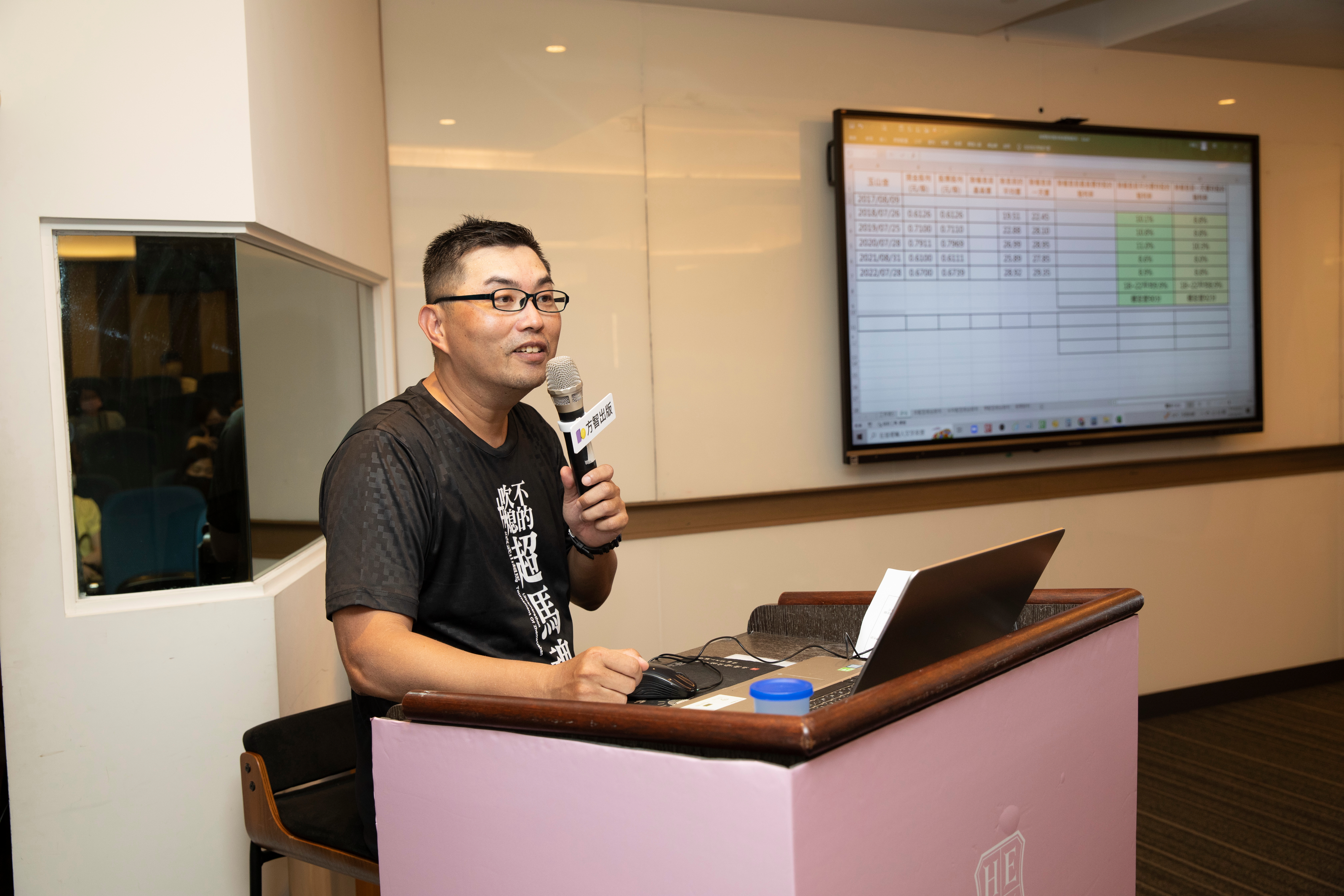 投資達人王仲麟教戰，觀察巴克萊綜合公債指數走勢，有助於精準判斷債市上車點。