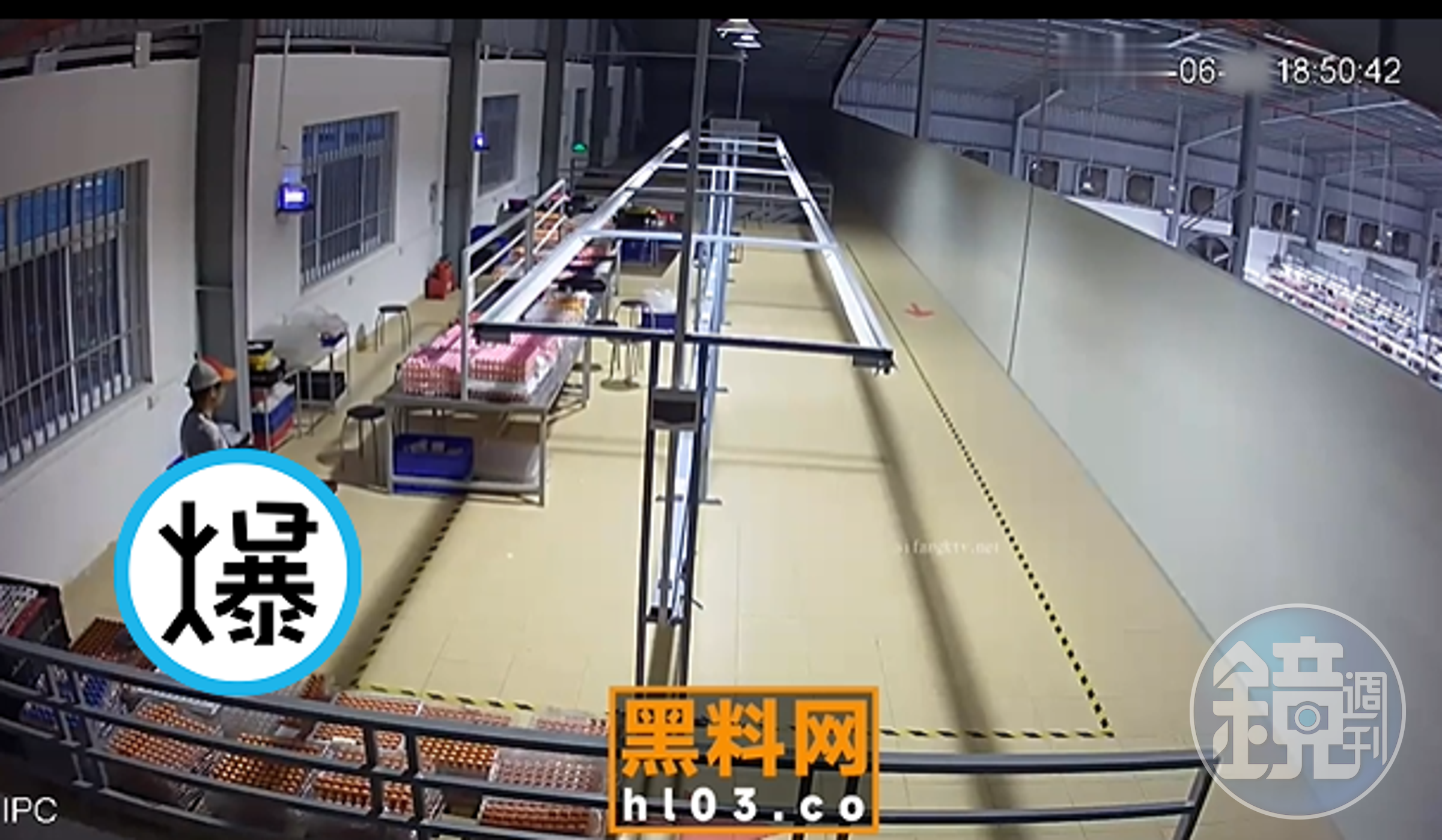工廠主管潛規則女工,廠房內要求「下體品管」!全網都見證他是「3秒弱雞」。(翻自《黑料不打烊》)