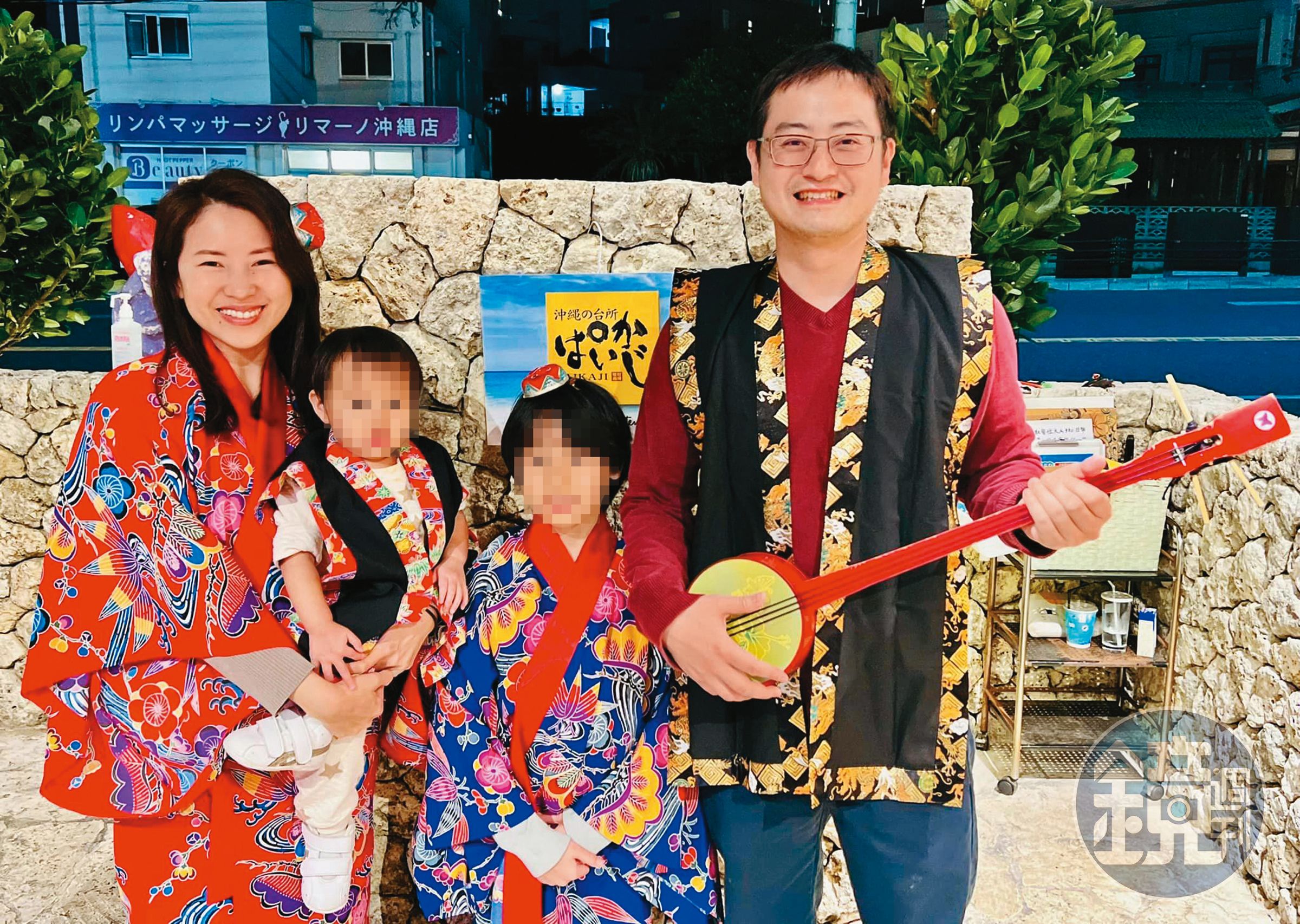 K力一家今年2月去了沖繩,搭廉航、住民宿,8天下來,一個大人平均花費2.5萬元。(翻攝K力's幸福方程式臉書)