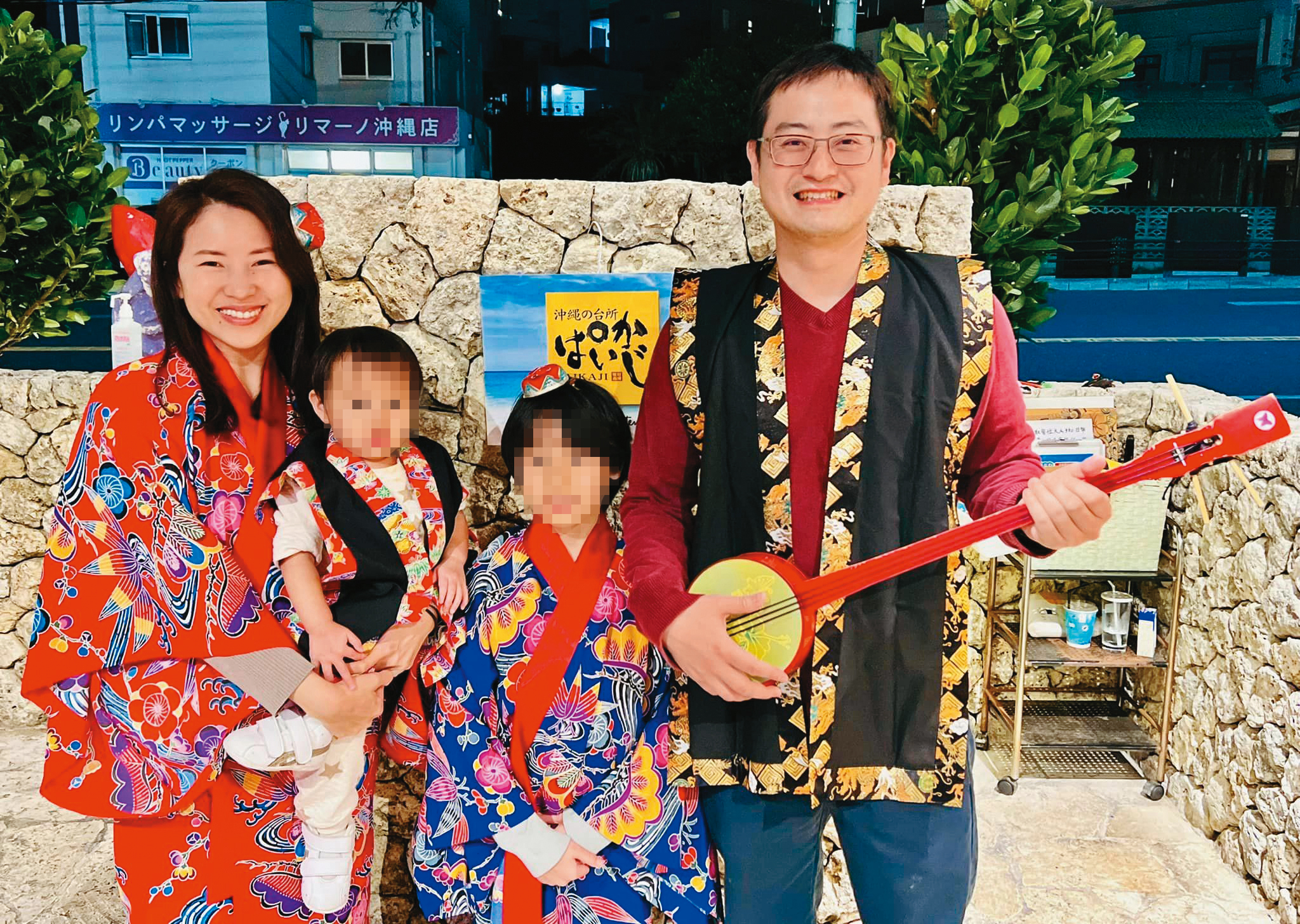 K力一家今年2月去了沖繩,搭廉航、住民宿,8天下來,一個大人平均花費2.5萬元。(翻攝K力's幸福方程式臉書)