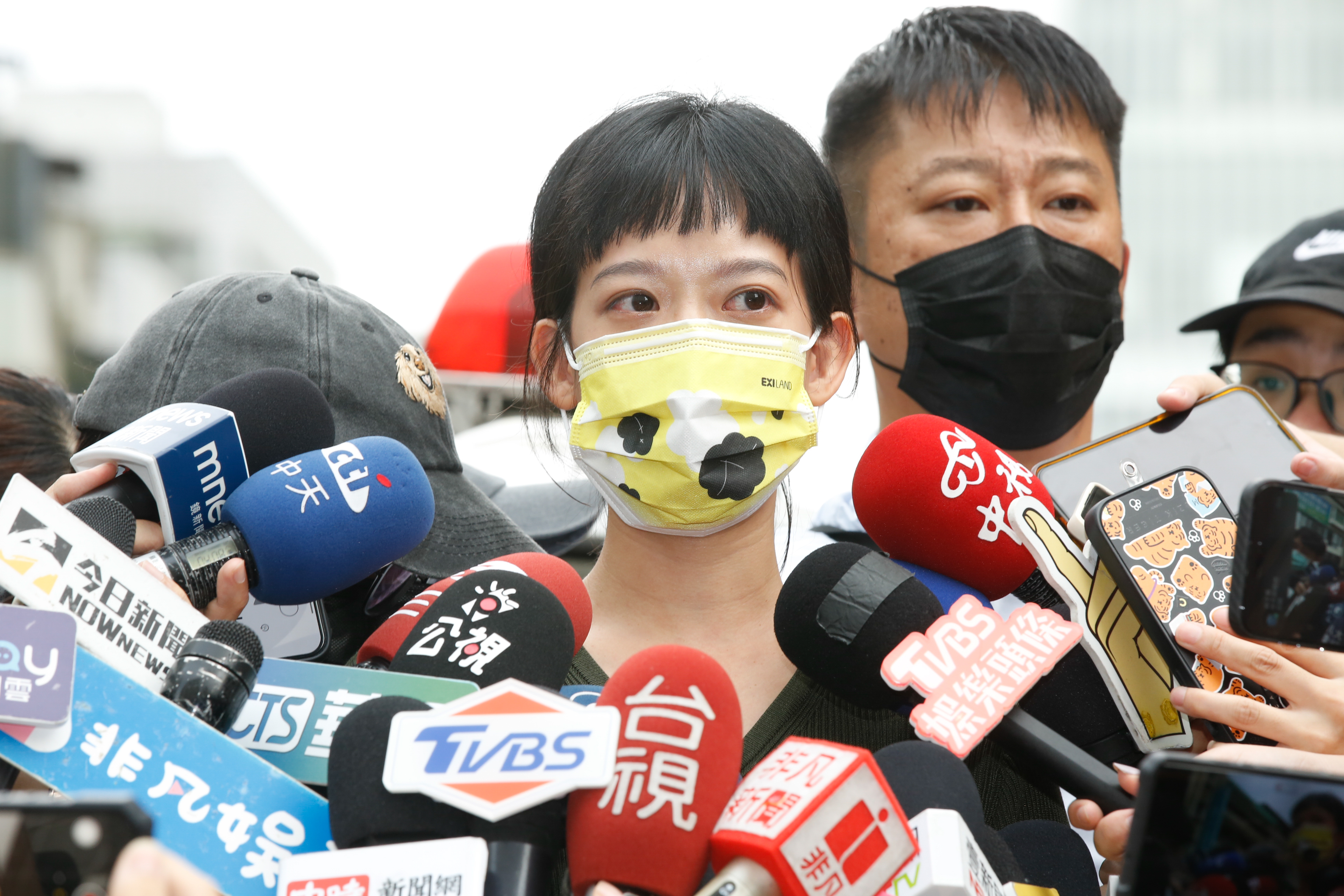 孟耿如現身受訪，發表老公黃子佼拿刀自殘輕生的回應。