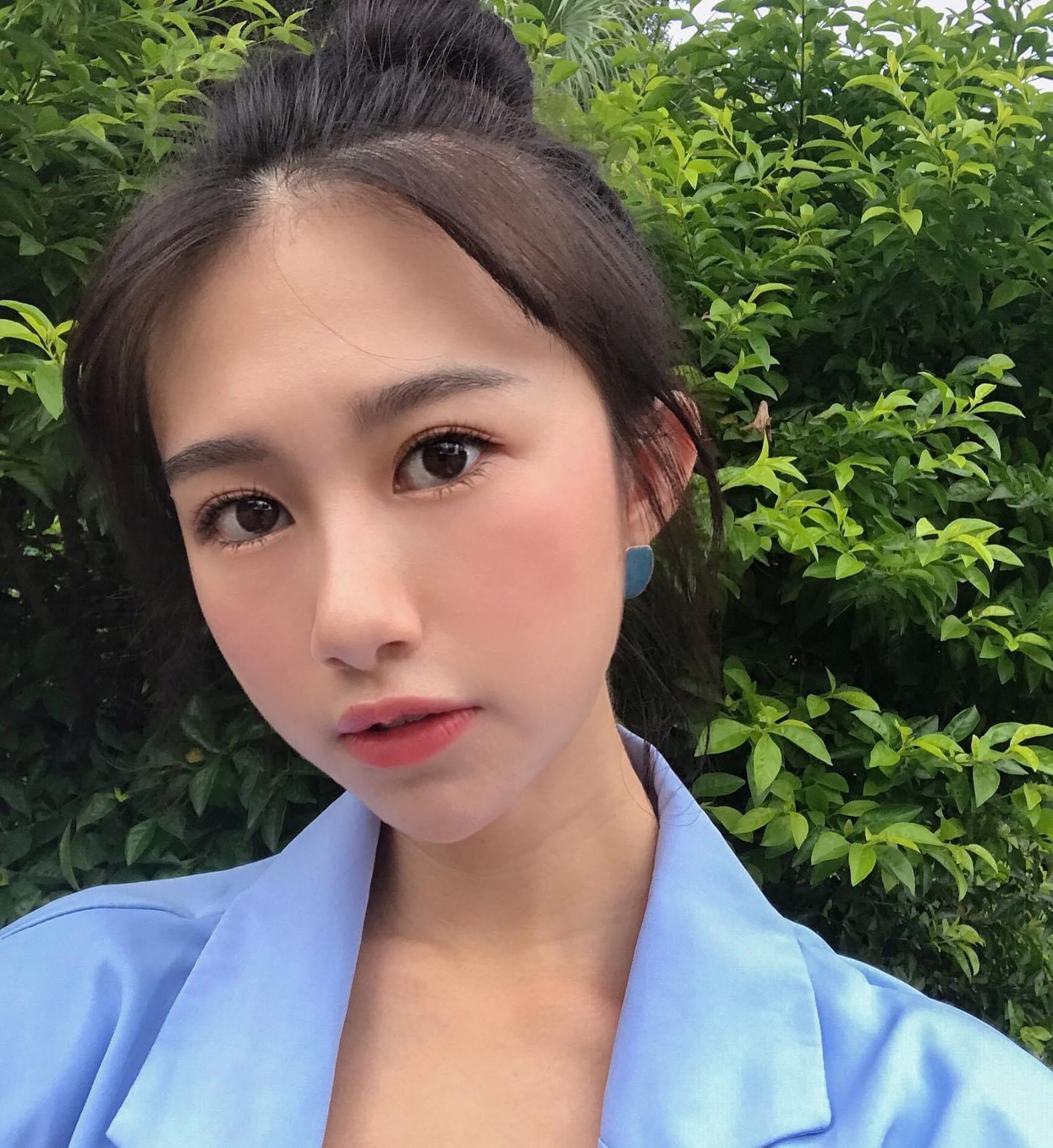 謝儀諪(馨亞)遭經紀人提告,拿走3套打歌服未還。(翻攝自馨亞臉書)
