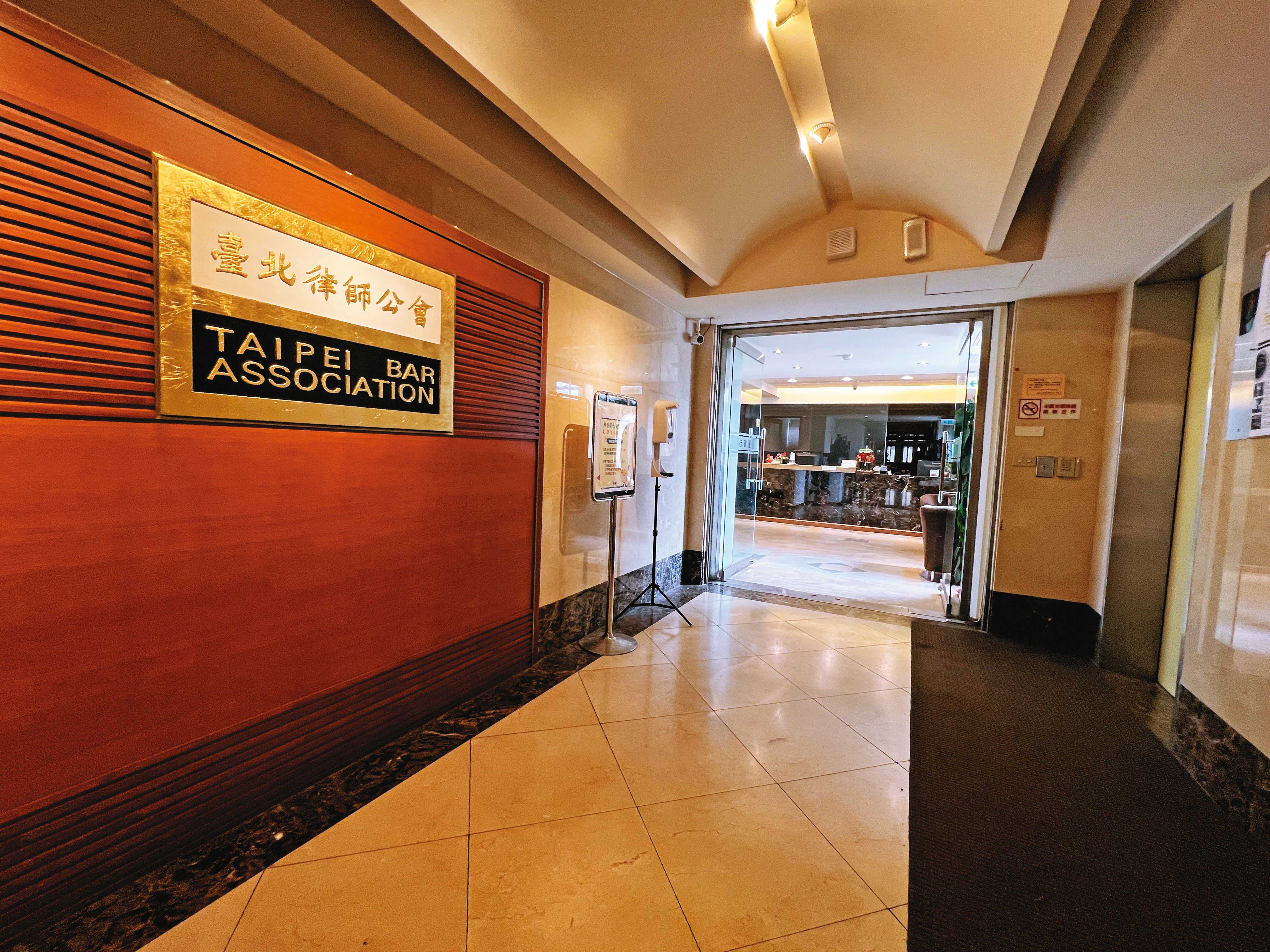 台北律師公會將舉行第30屆理監事選舉，茶壺內的風暴持續延燒。