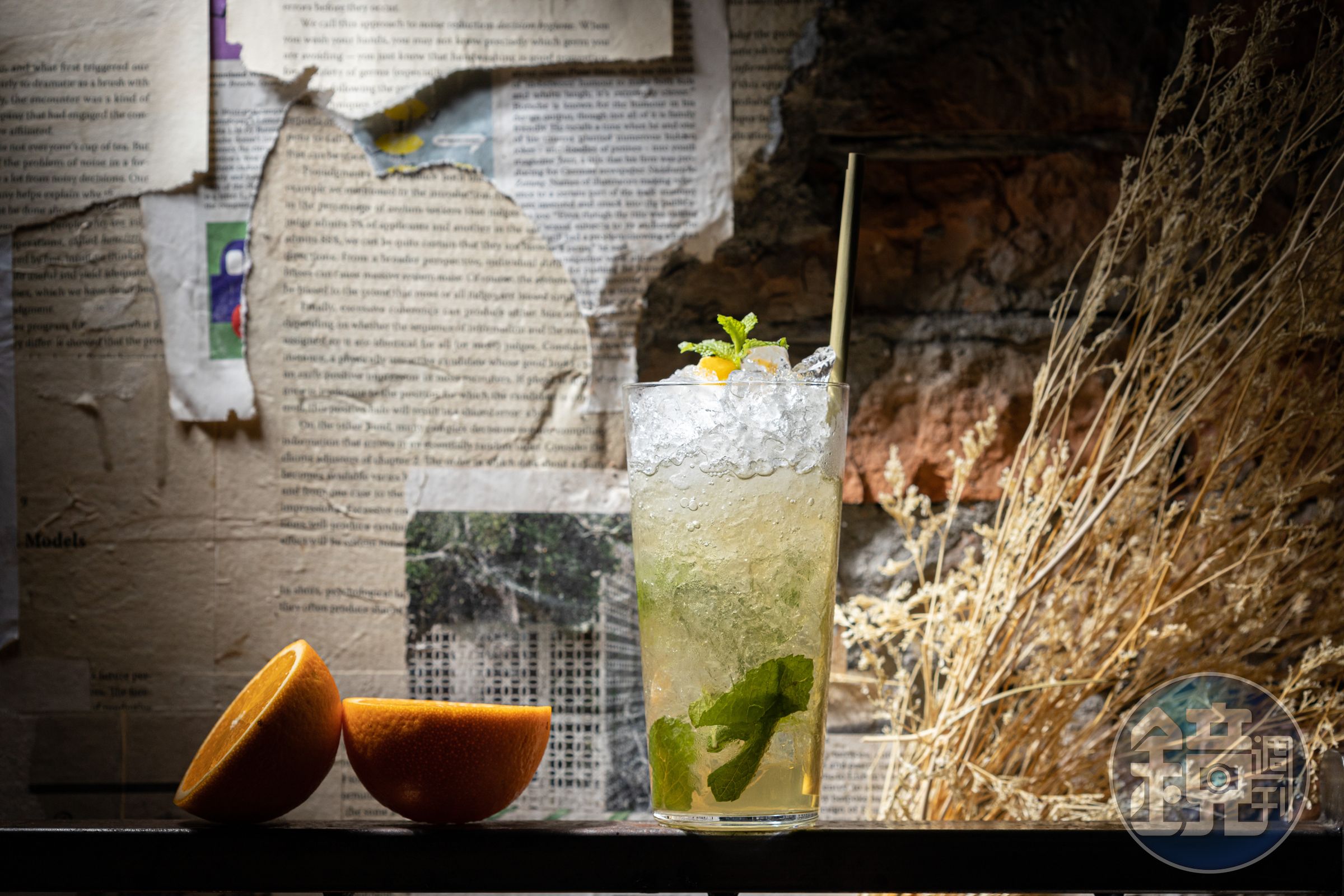 Mojito變奏版「生體很橙實」,使用新鮮柳橙製成酸液,加入生茶、琴酒與白蘭地。(410元/杯)