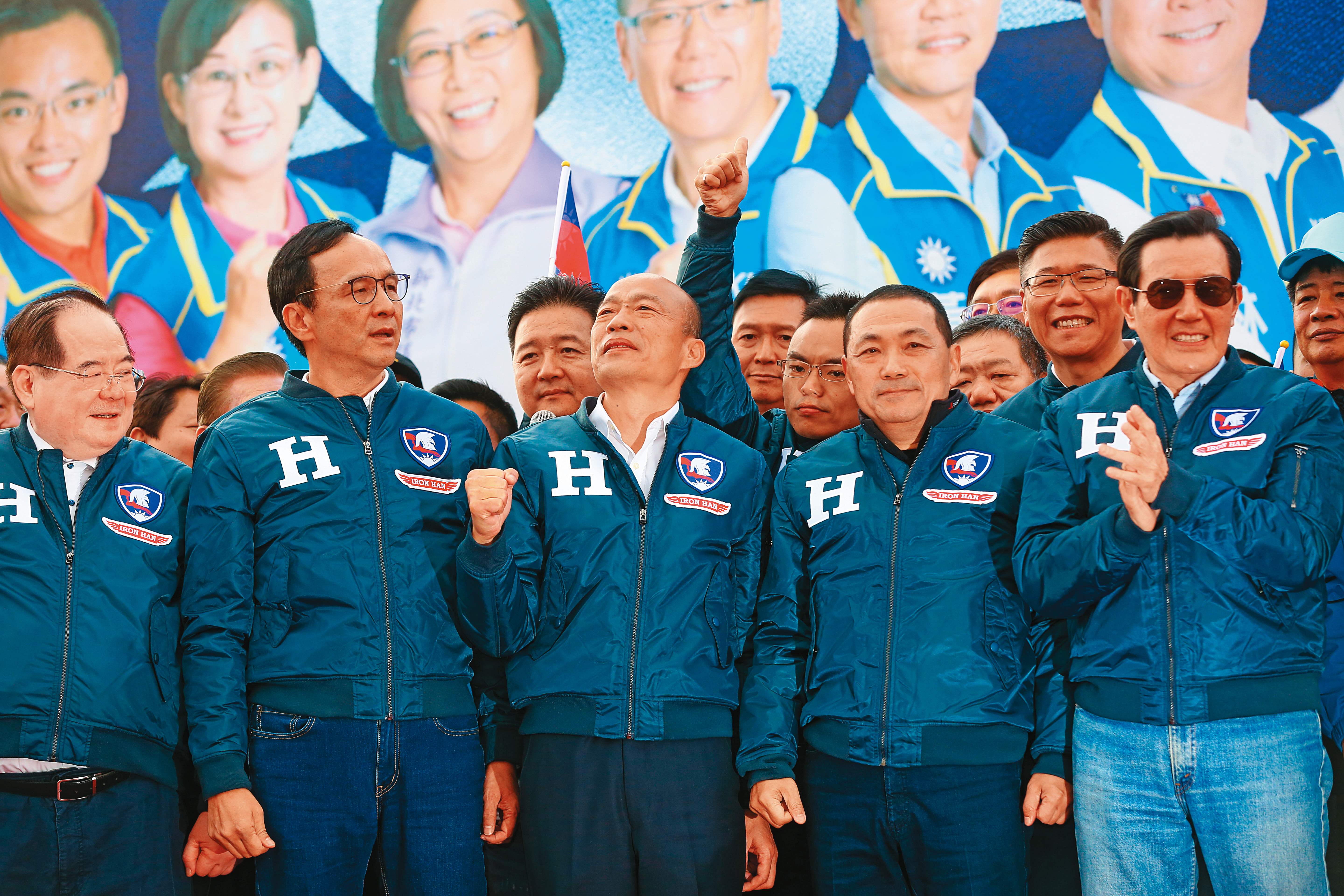 國民黨內普遍認為，侯友宜（右）應與韓國瑜（中）會面，化解黨內深藍及韓粉對他的歧見。