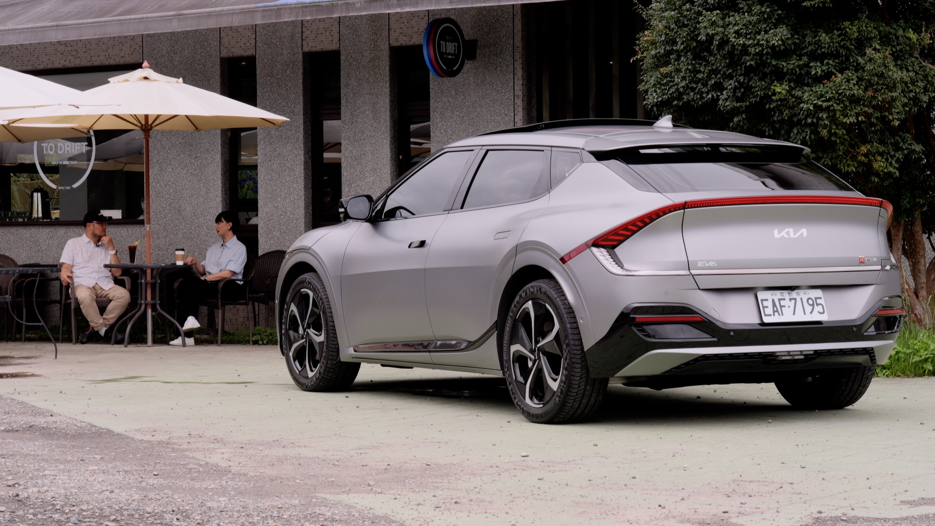 【鏡試駕】時尚、科技與環保的完美融合！Kia EV6 GT-line e-AWD增程版開箱