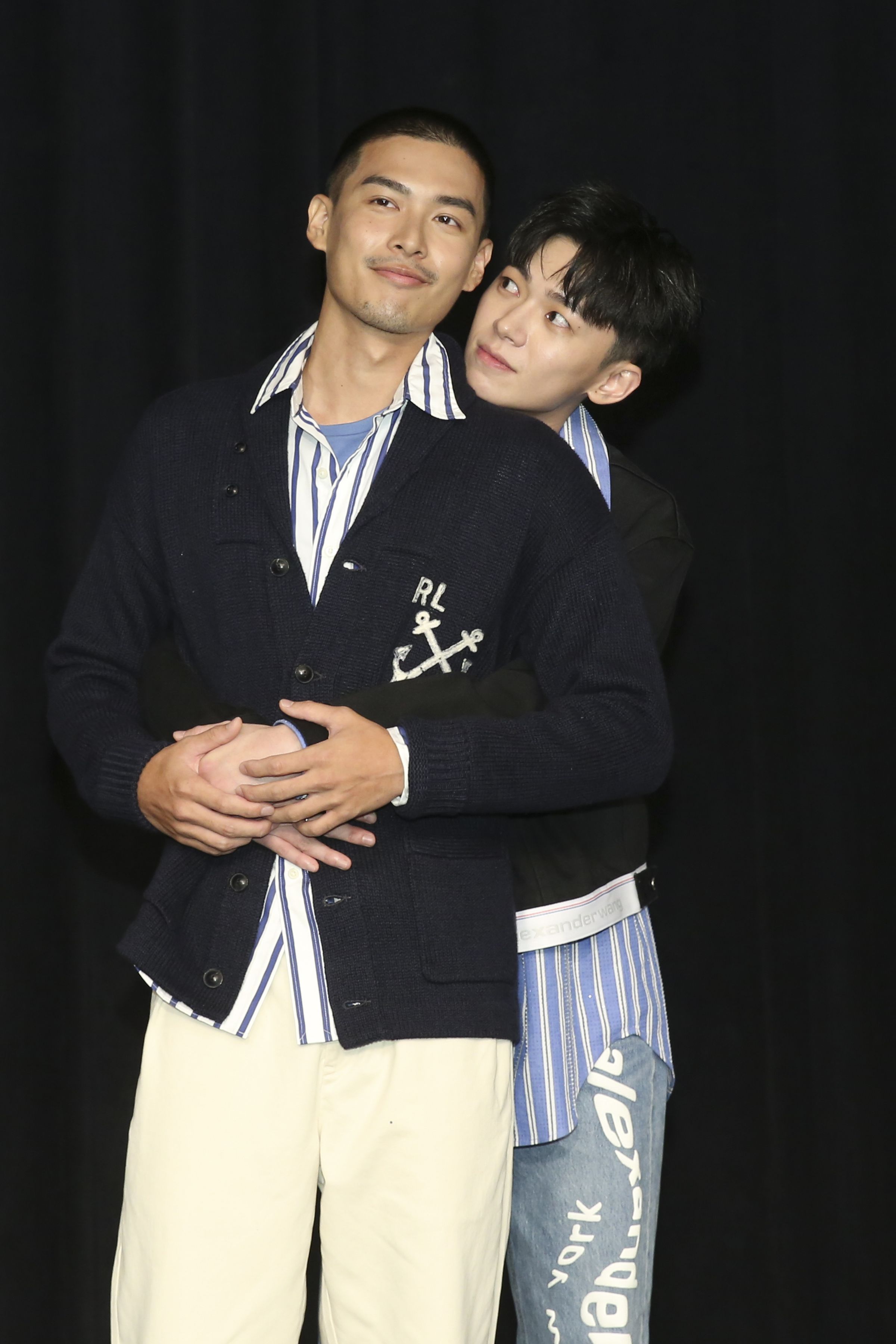 《保留席位》黃丞邦、 陳玹宇甜蜜相擁。