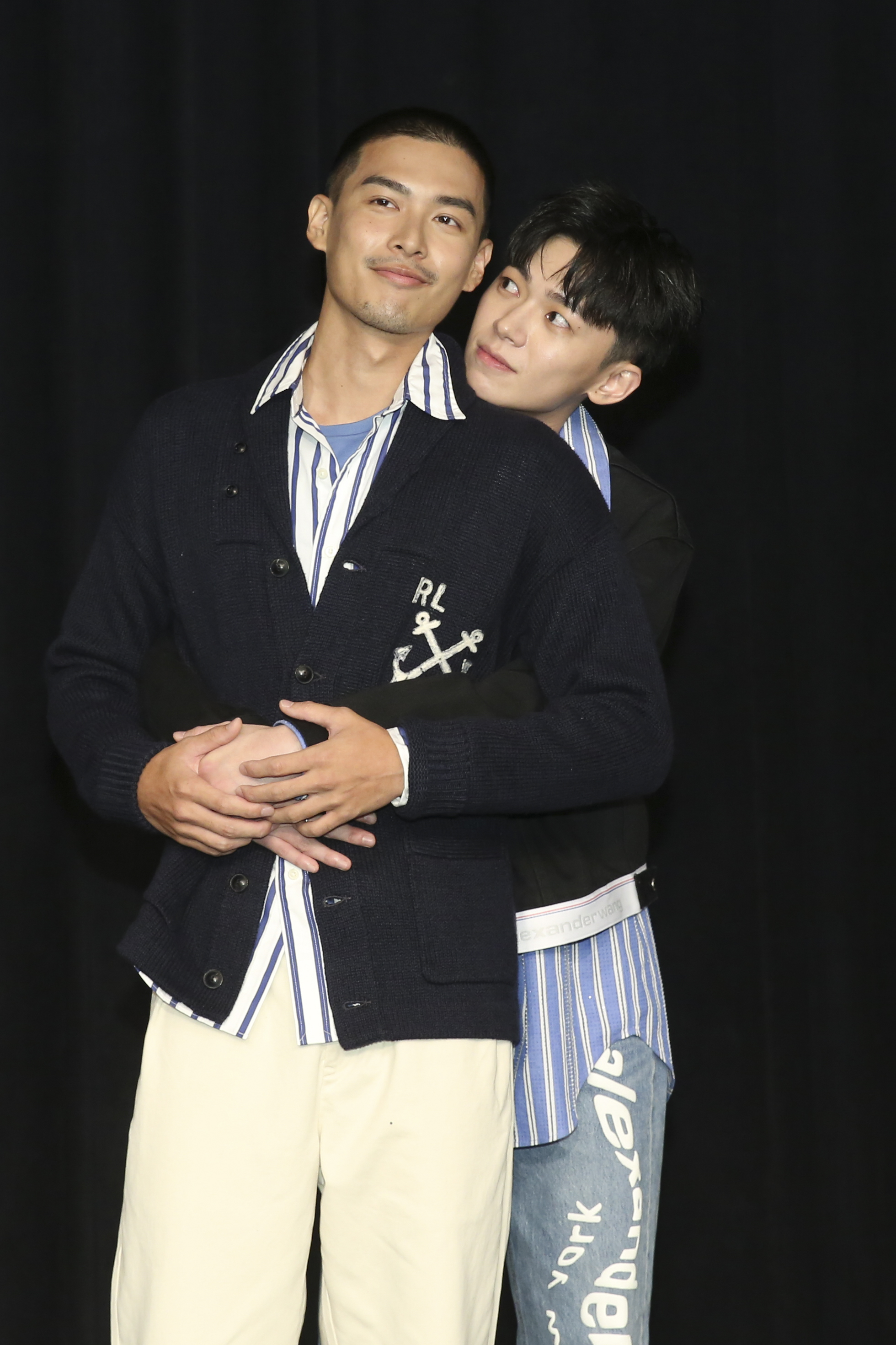 《保留席位》黃丞邦、 陳玹宇甜蜜相擁。