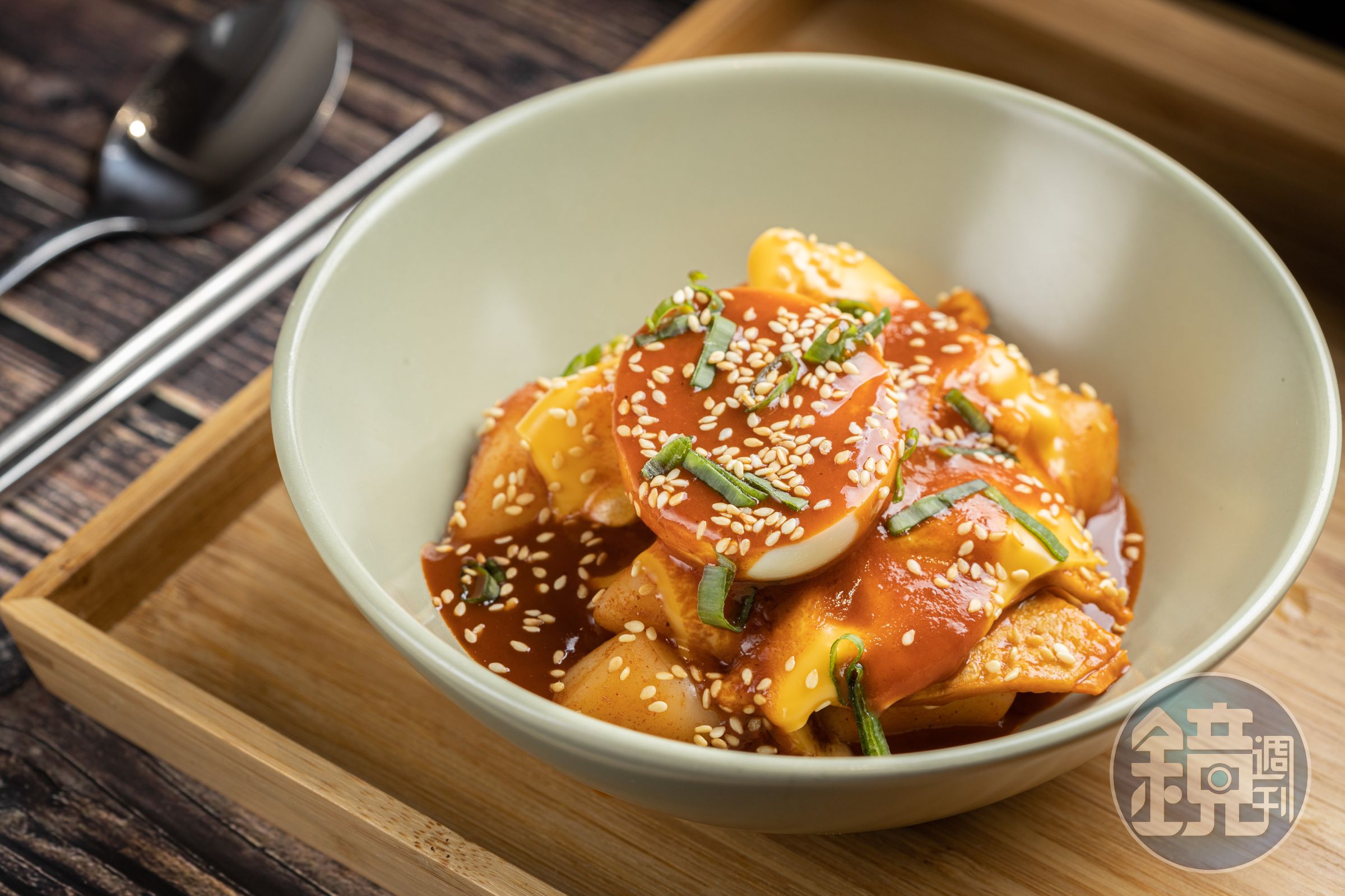 菜單上沒有的隱藏版料理「韓式辣炒年糕」。(130元/份)
