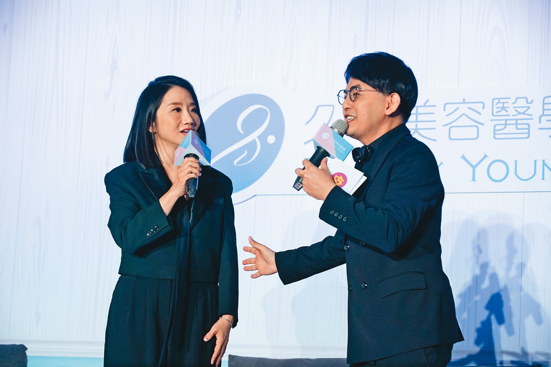 陶晶瑩（左）和黃子佼（右）多年來在主持界各擁一片天，對黃子佼事件只回「希望他好好度過」。