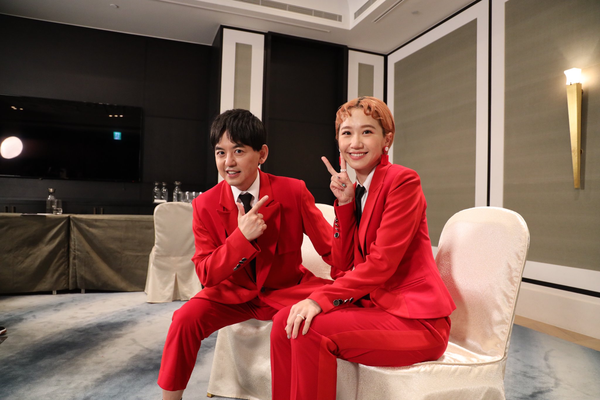 Lulu（右）感謝黃子佼一路以來對她的提攜。（翻攝自婚禮歌手臉書）