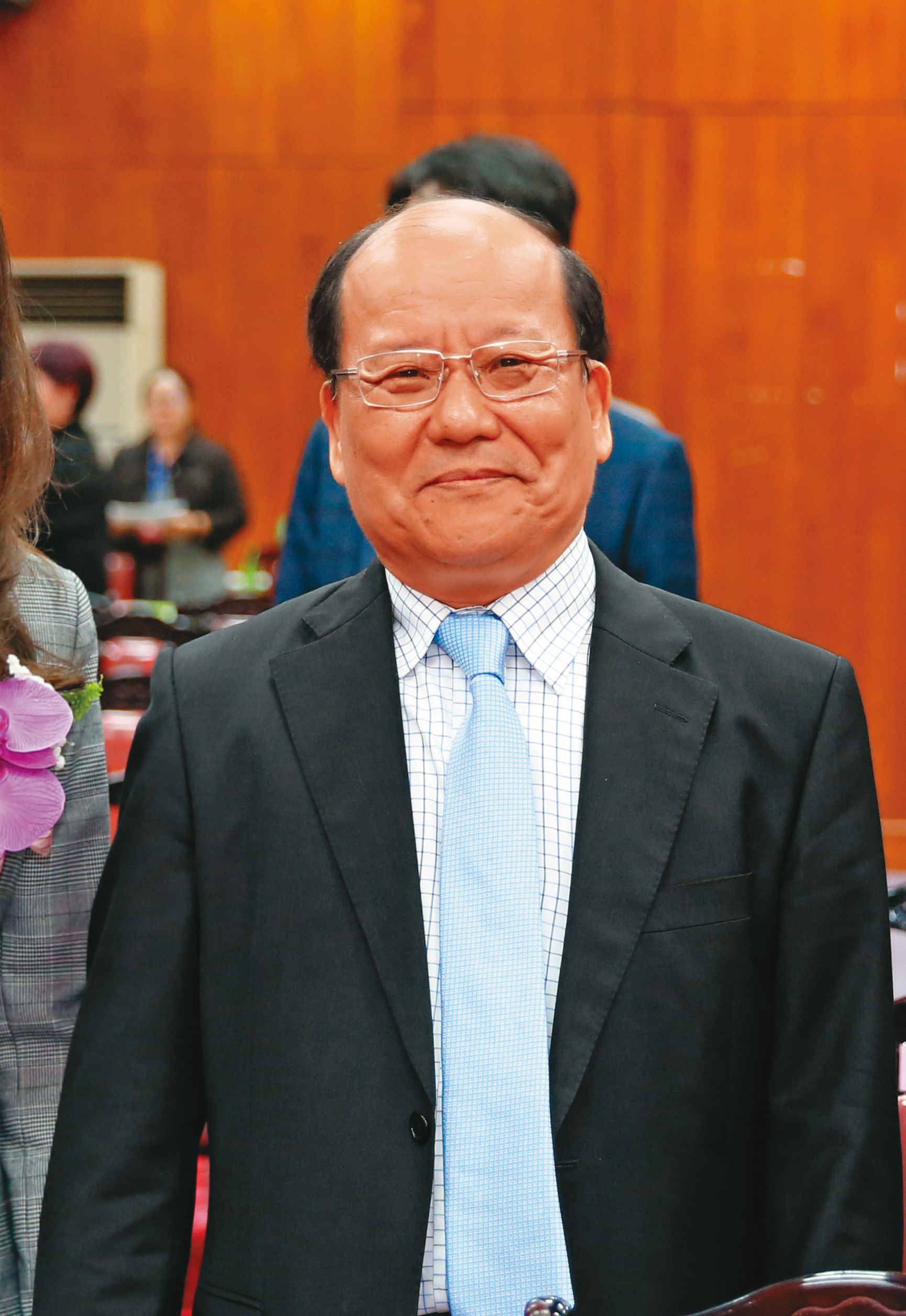 懲戒法院院長李伯道是目前遭控性騷擾的最高階政府官員，卻獲包庇稱病提早退休。