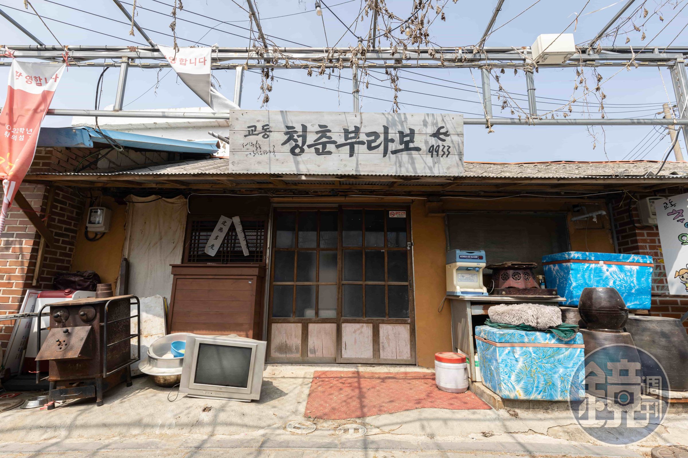 大龍市場過往的生活痕跡，如今則成為現代人拍照打卡的景點。