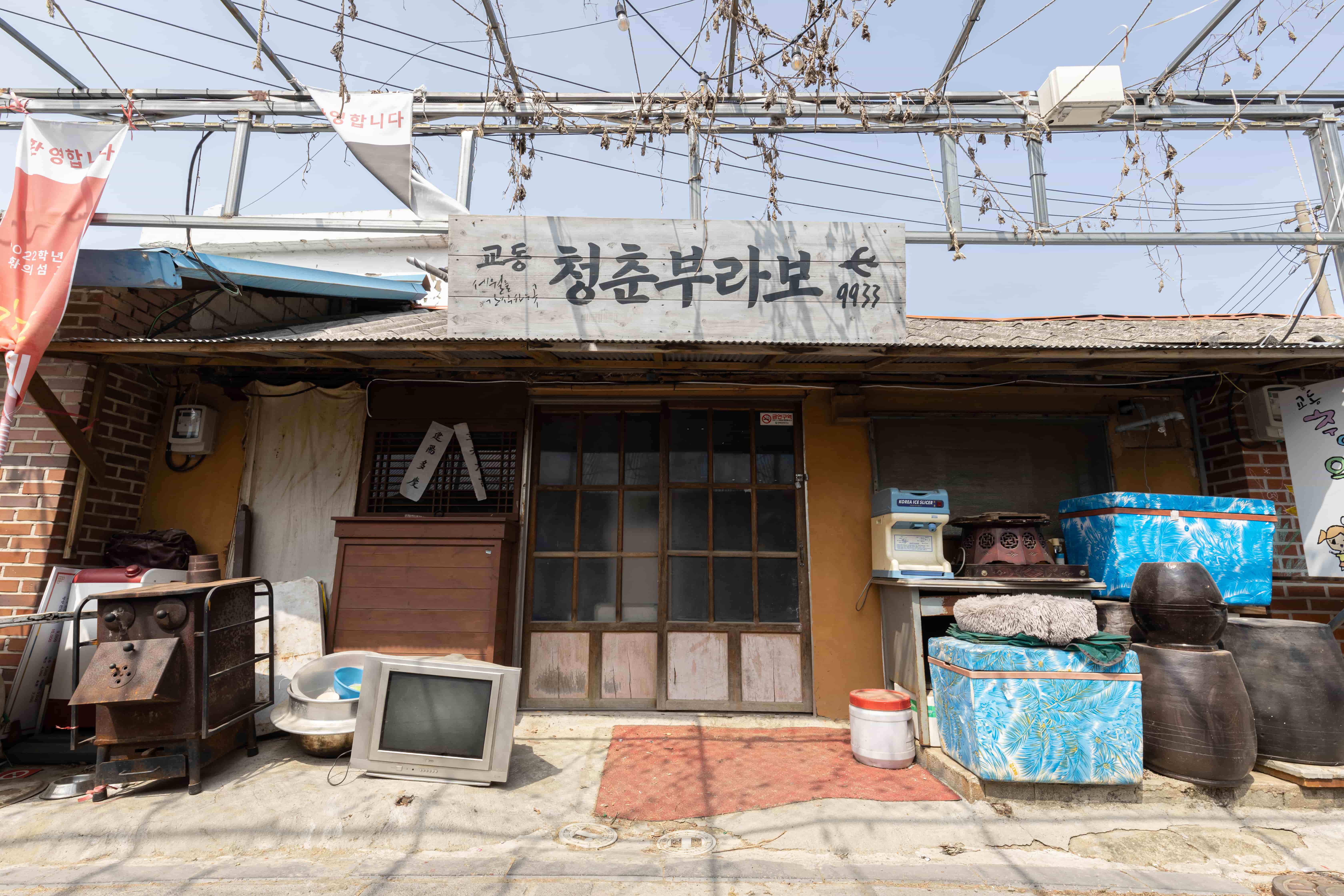 大龍市場過往的生活痕跡，如今則成為現代人拍照打卡的景點。